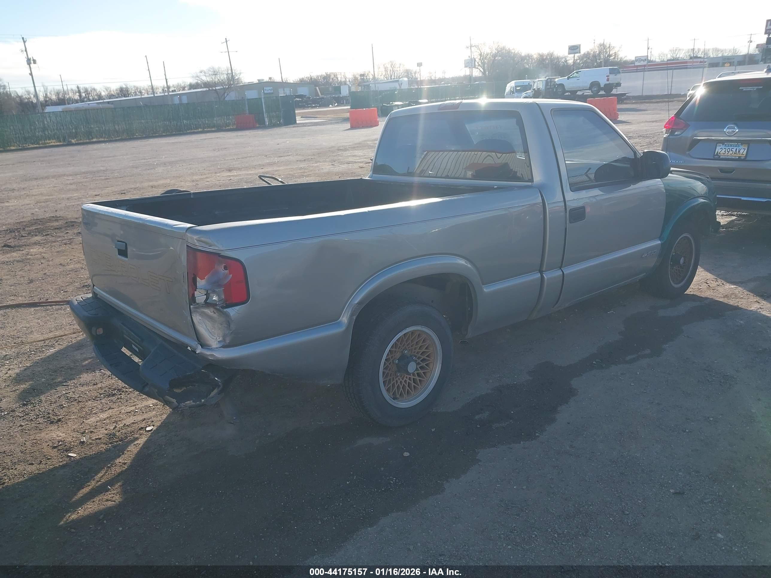 CHEVROLET S-10 image 4