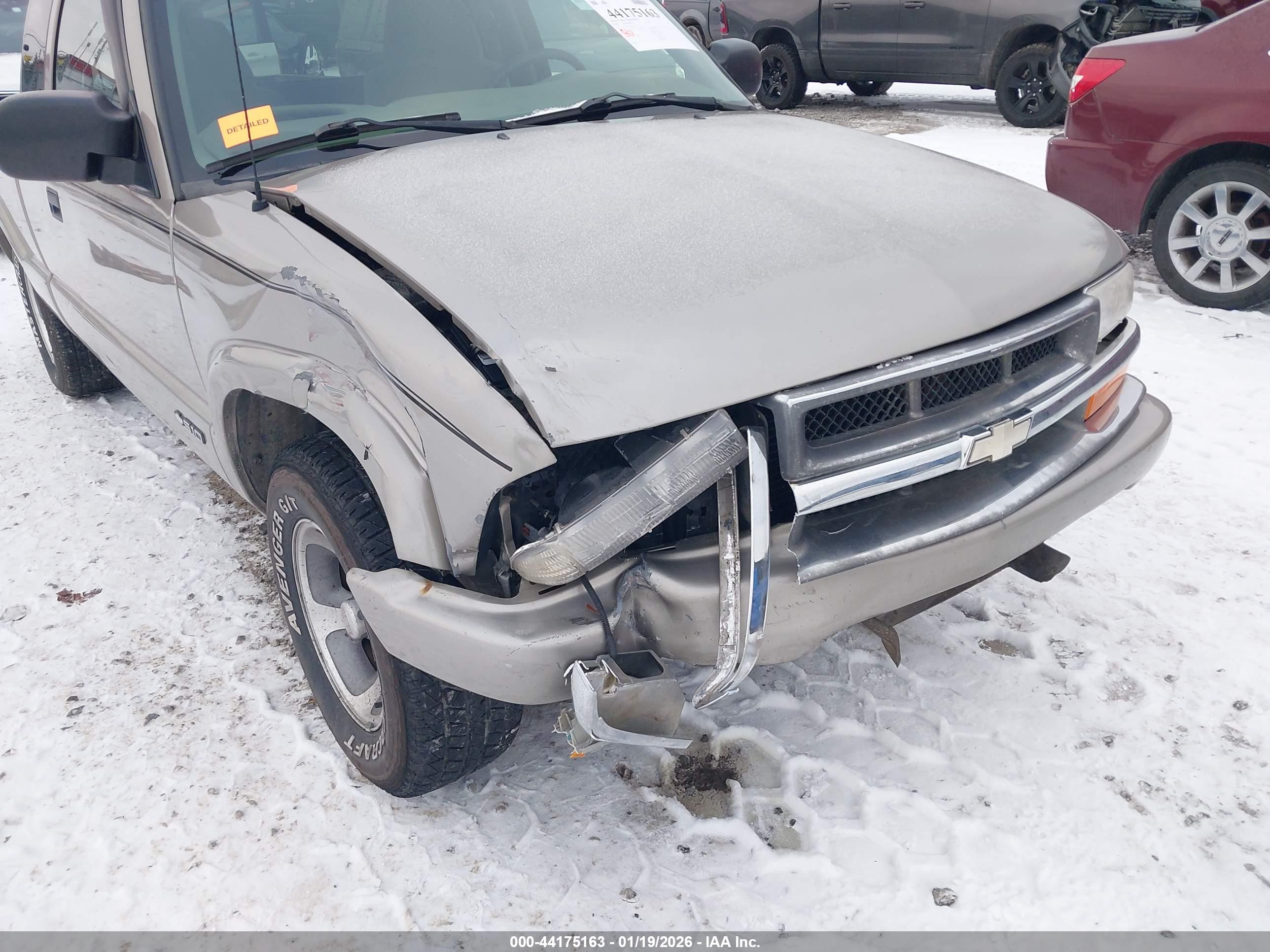 CHEVROLET S-10 image 6
