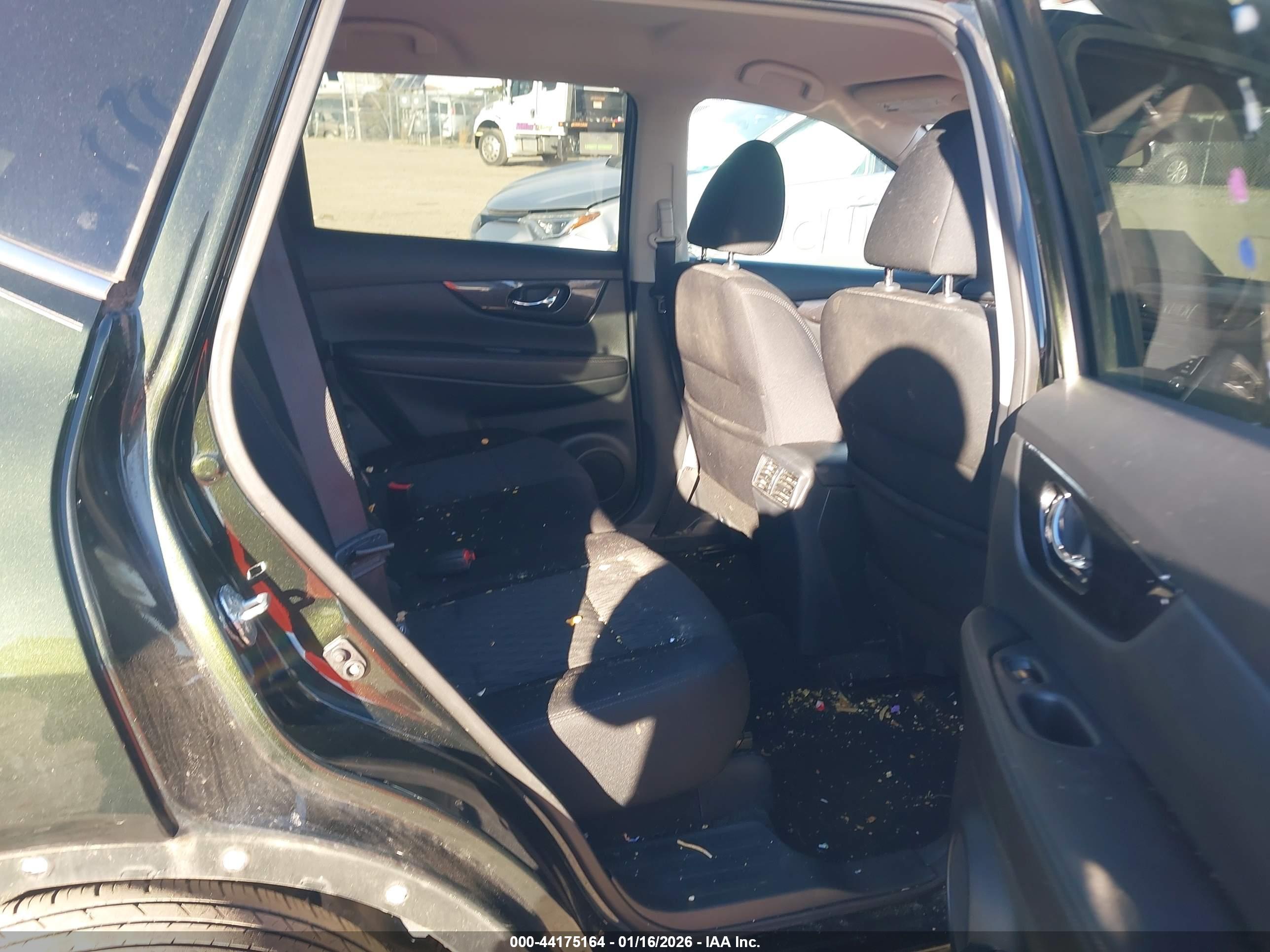 NISSAN ROGUE image 8