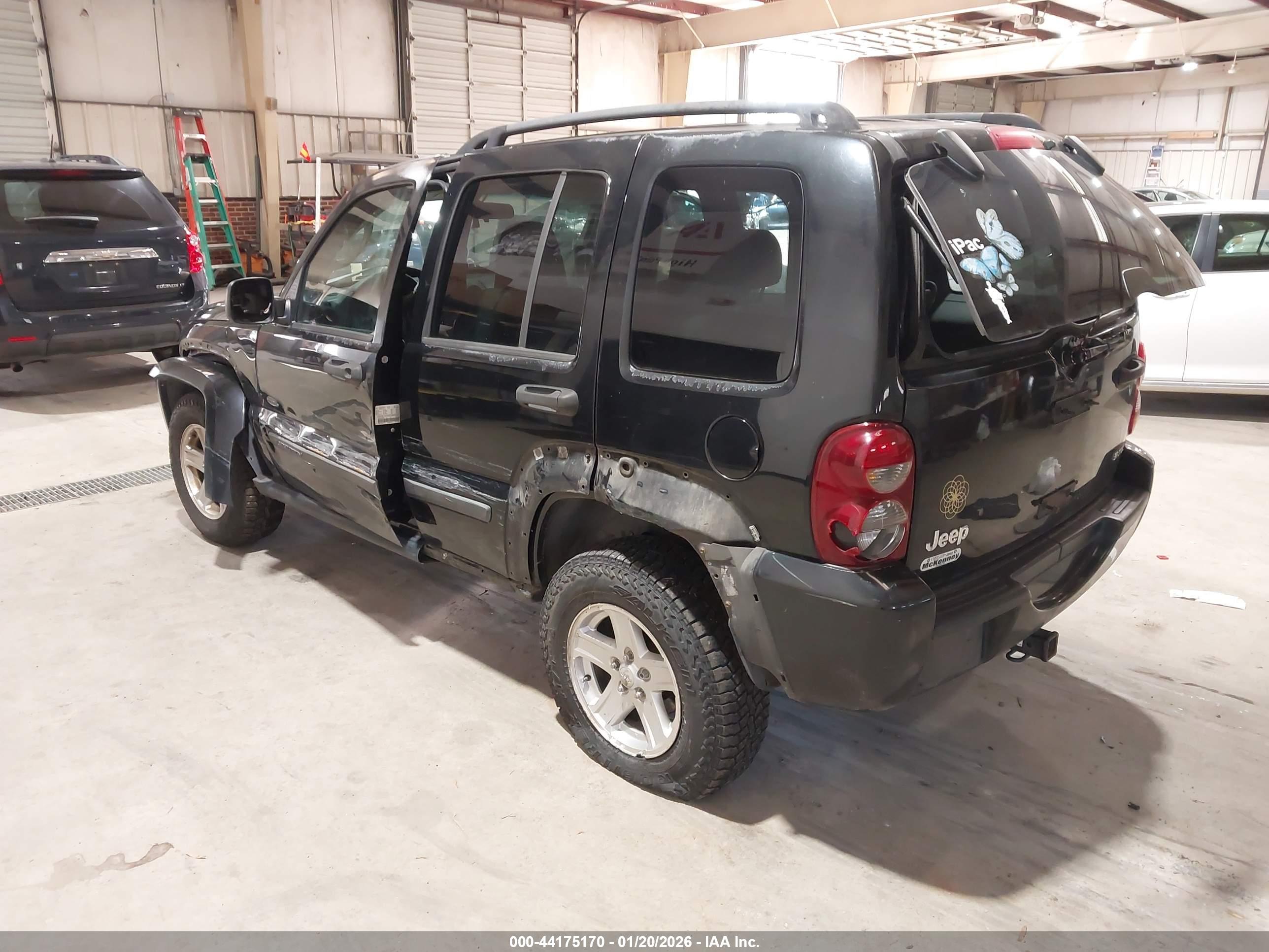 JEEP LIBERTY image 3