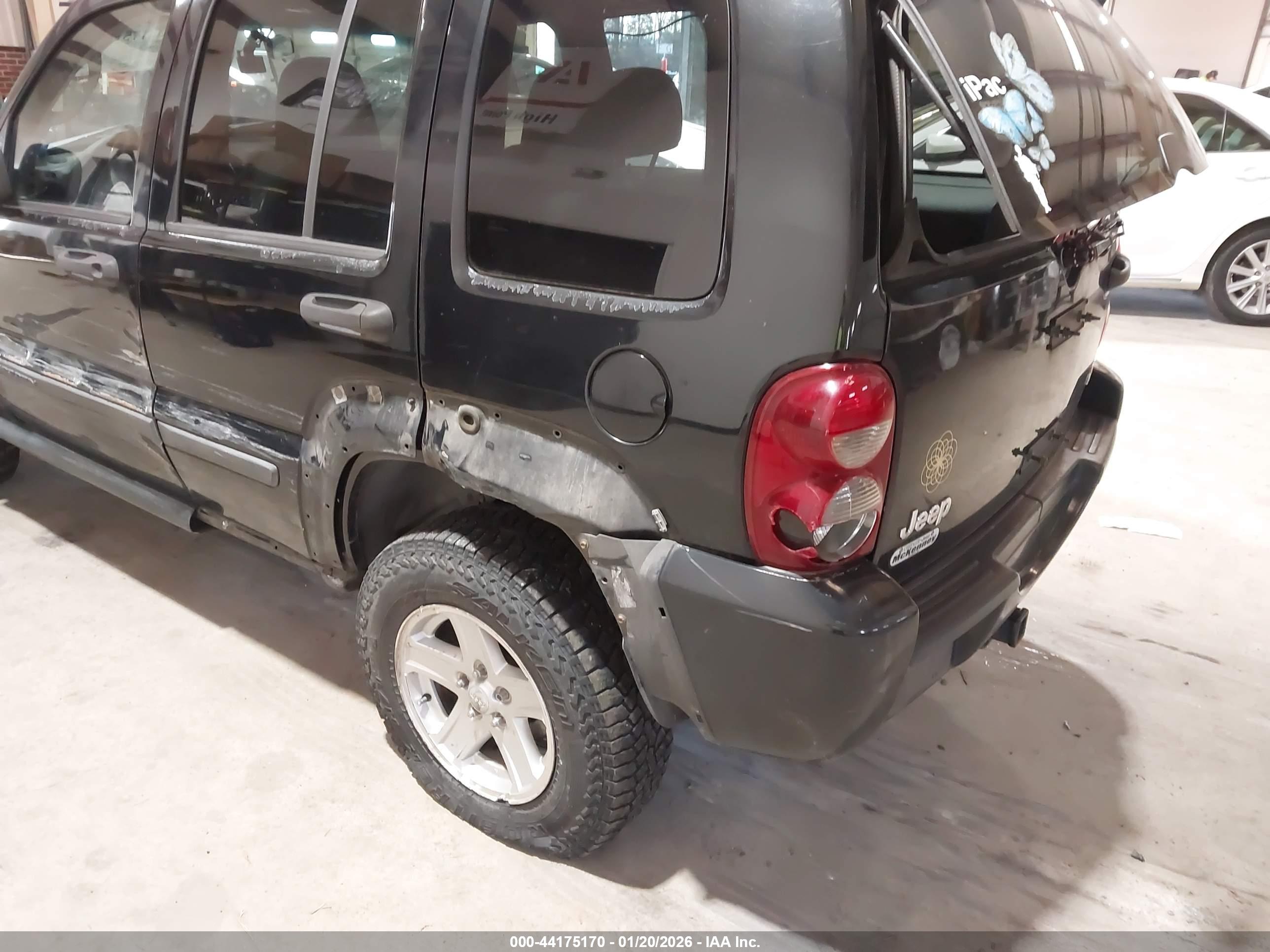 JEEP LIBERTY image 6