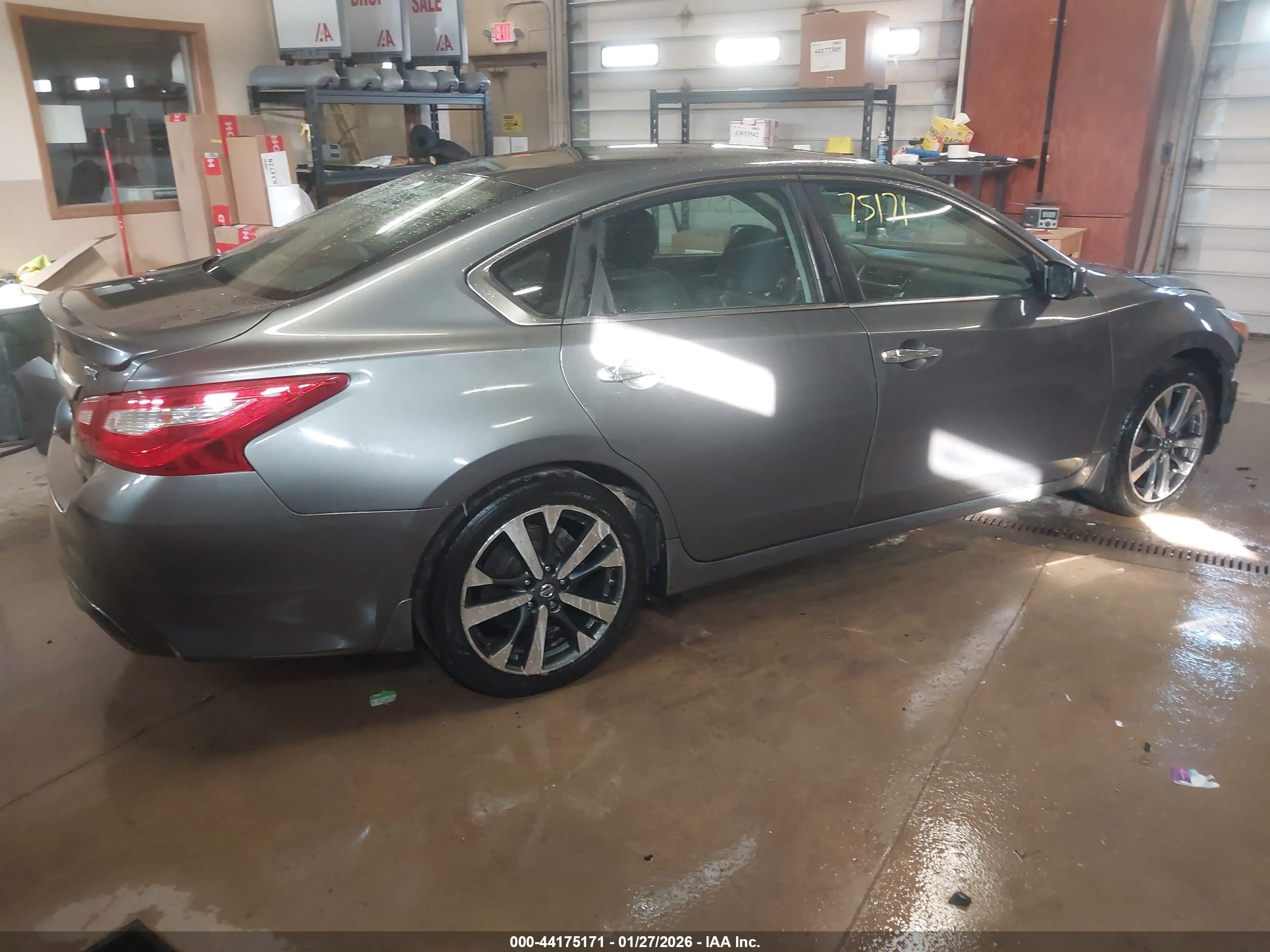 NISSAN ALTIMA image 4