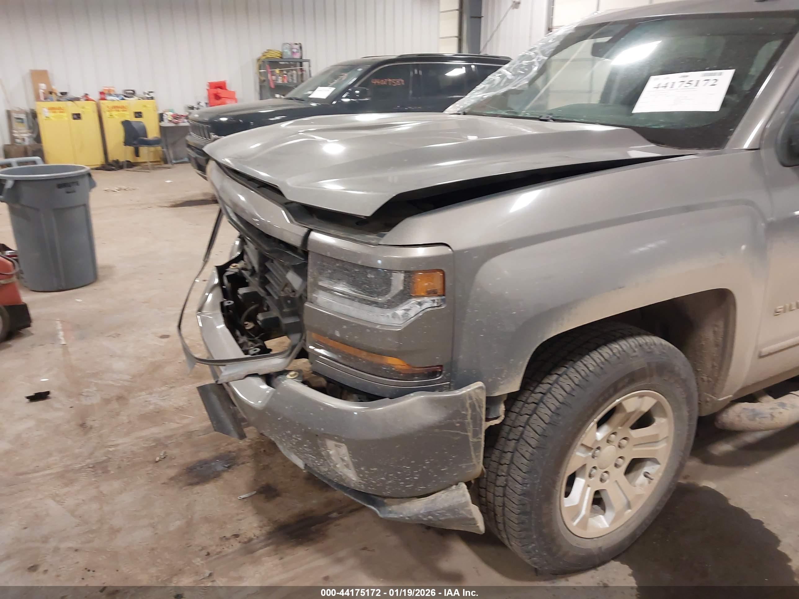 CHEVROLET SILVERADO image 6