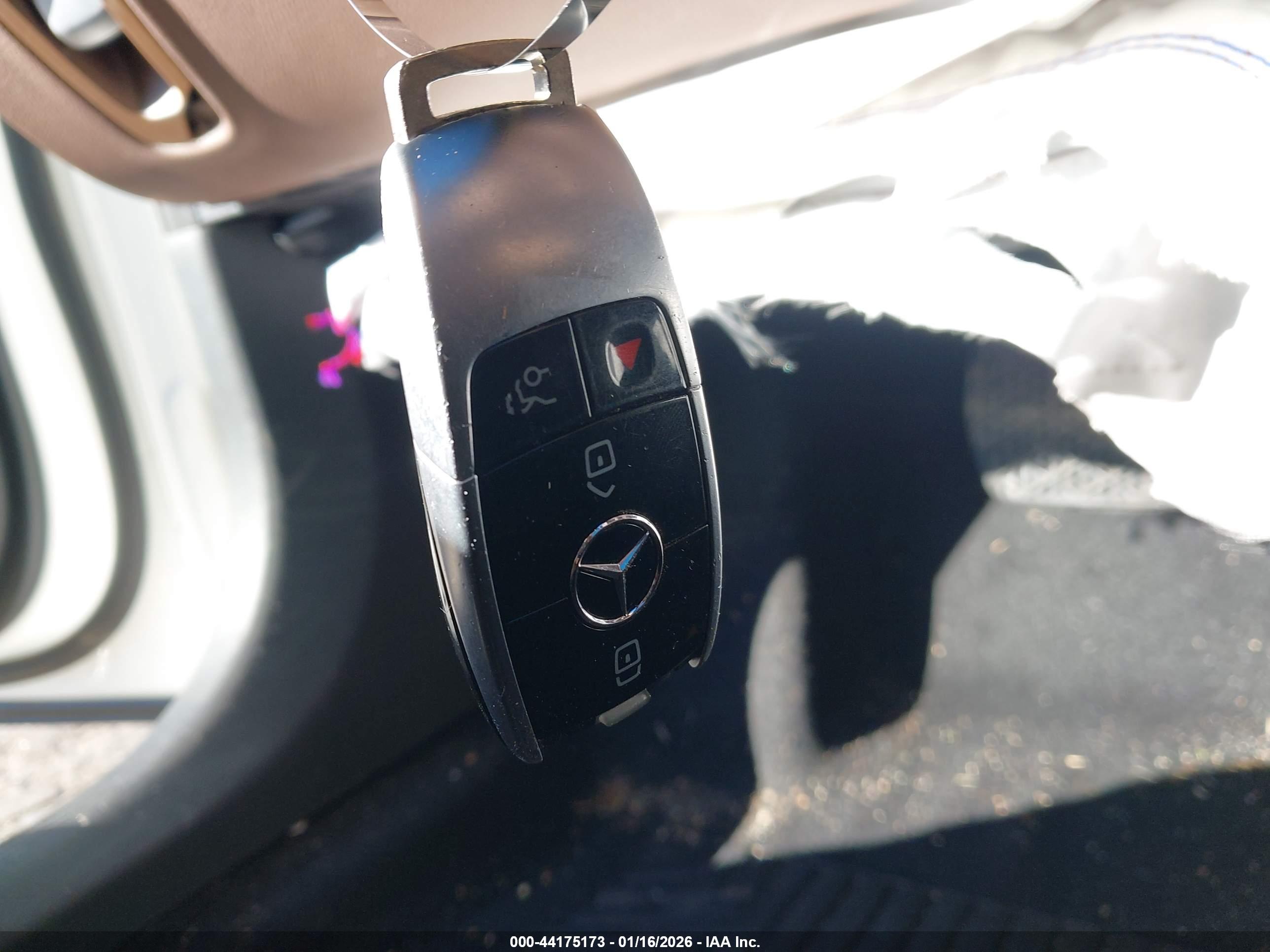 MERCEDES-BENZ E image 11