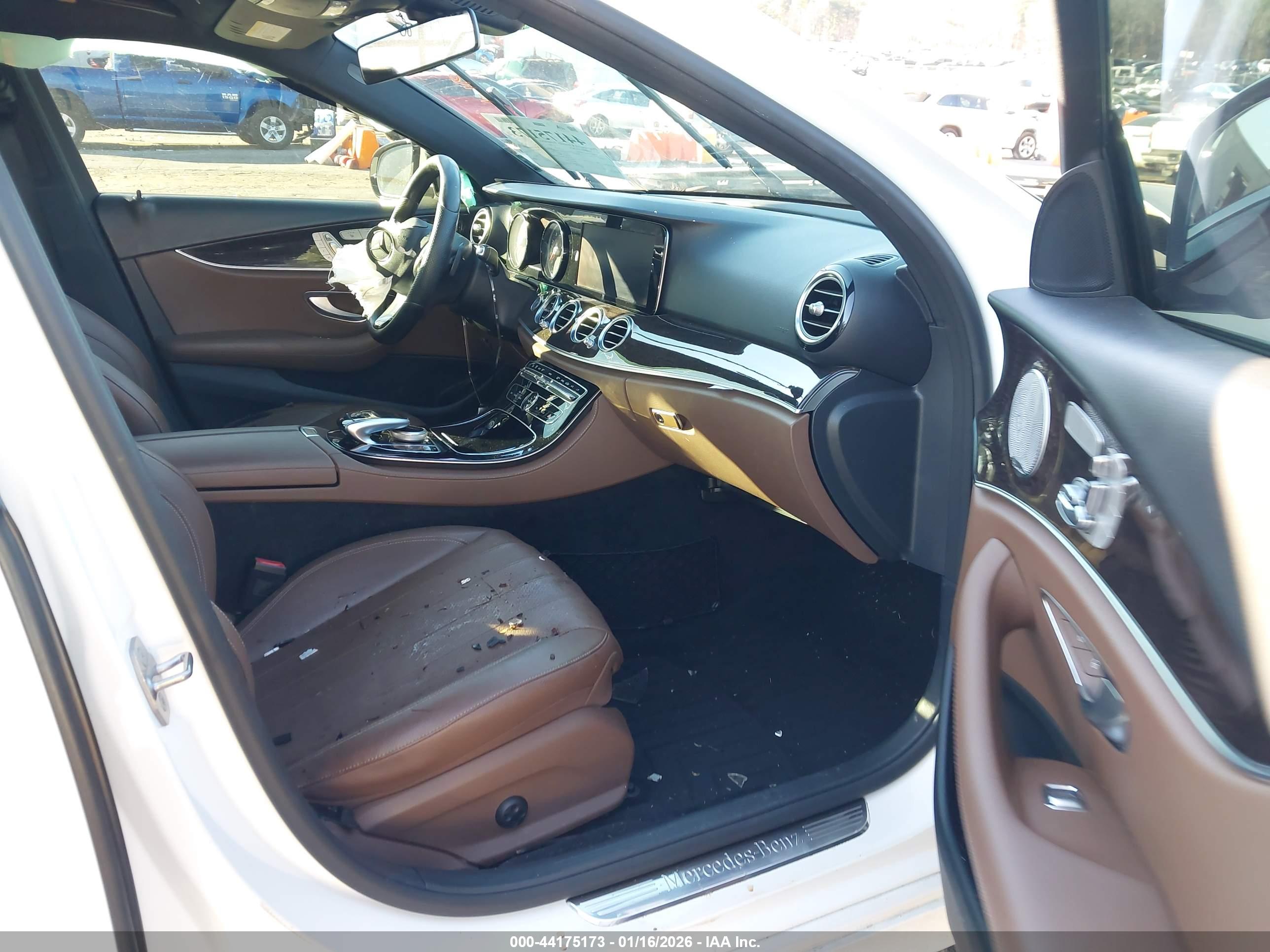 MERCEDES-BENZ E image 5