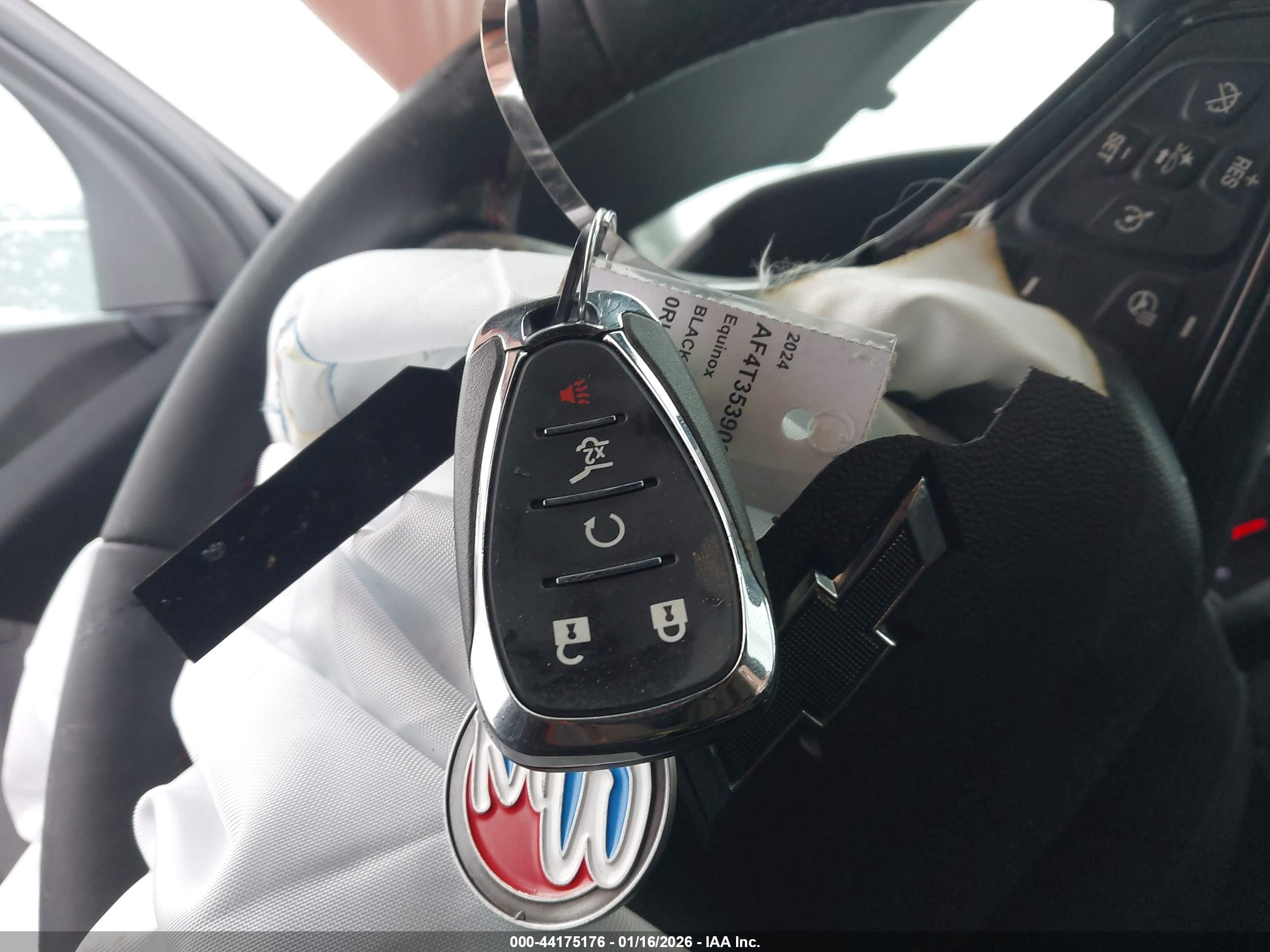 CHEVROLET EQUINOX image 11