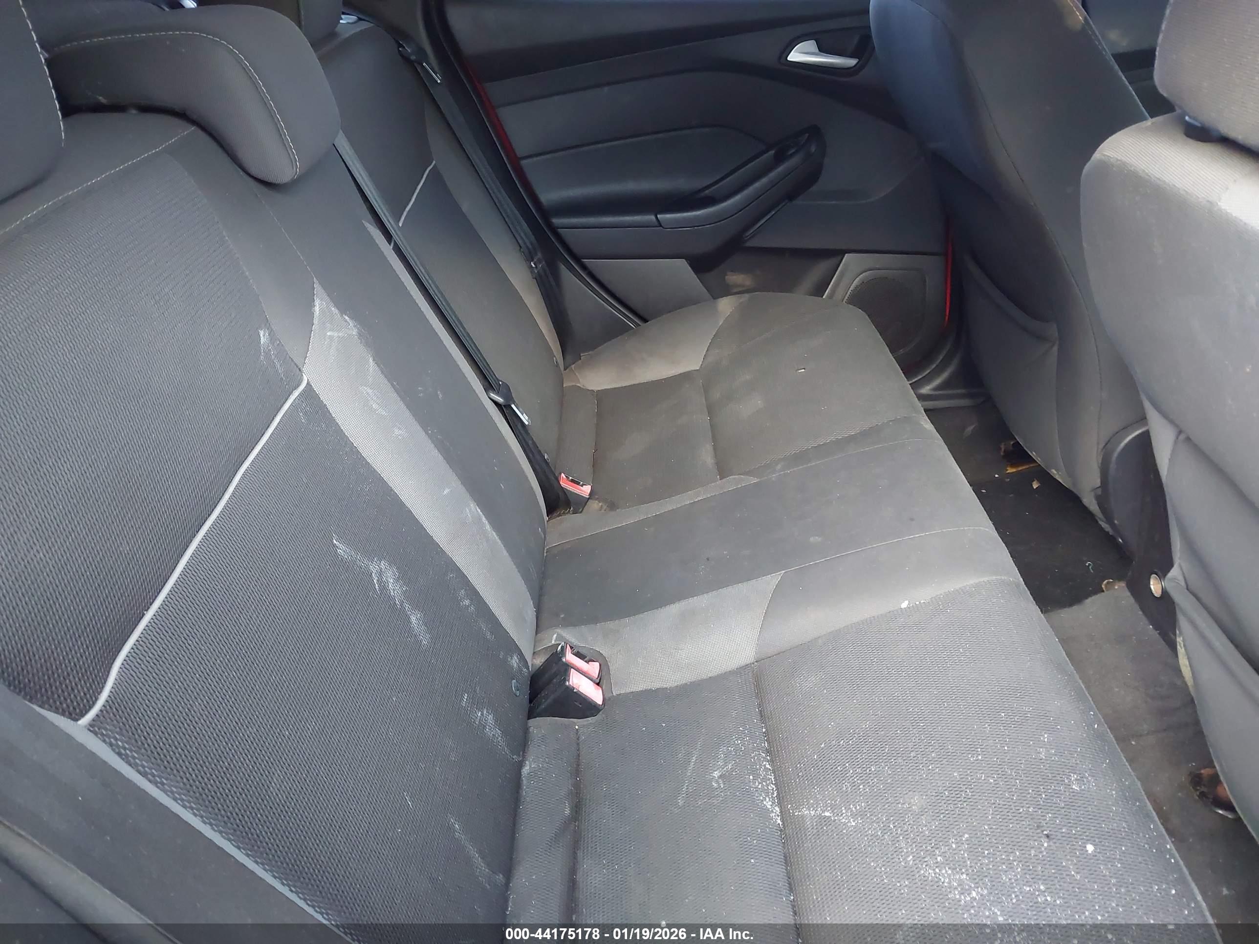 FORD FOCUS image 8