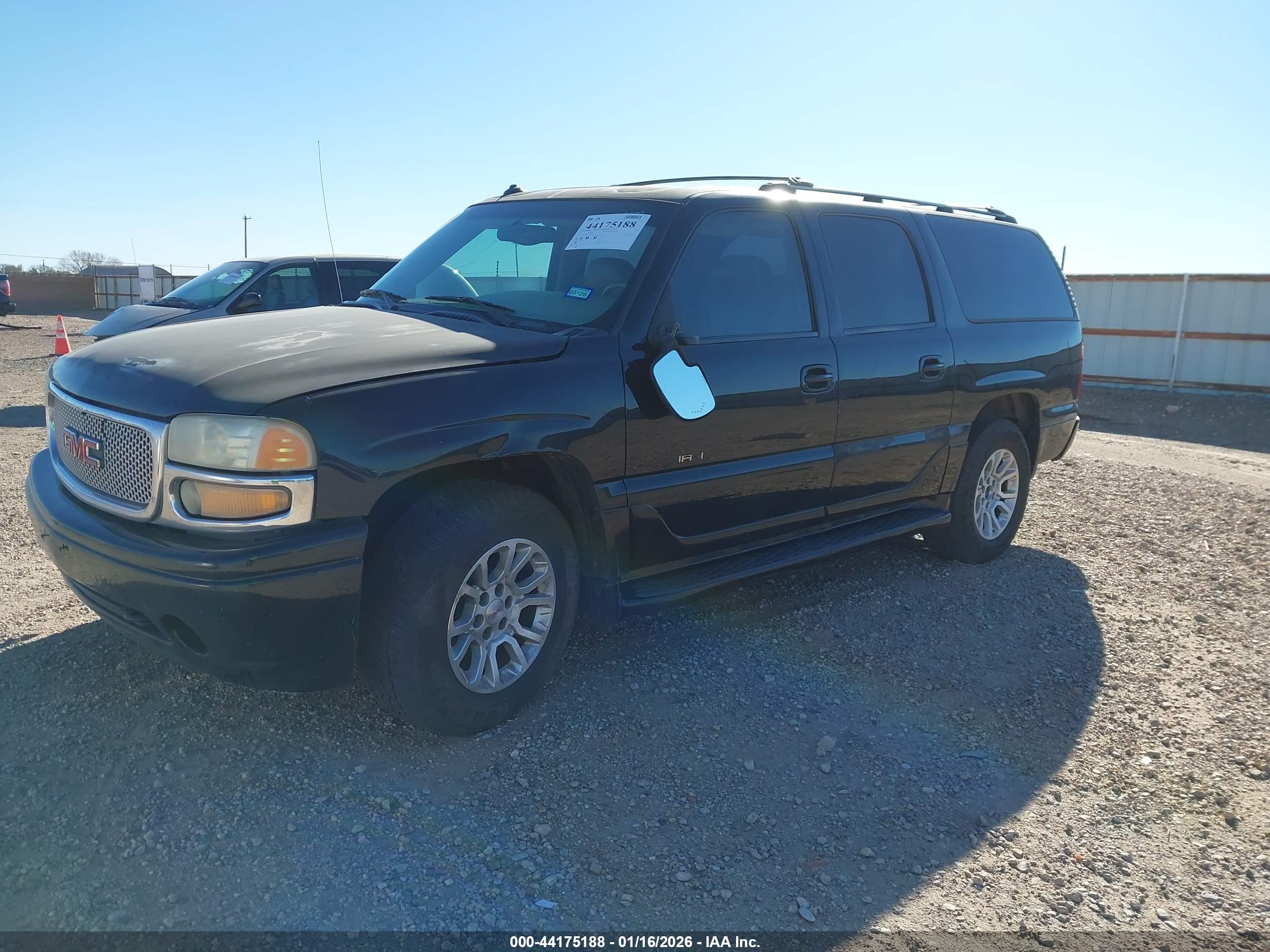GMC YUKON image 2