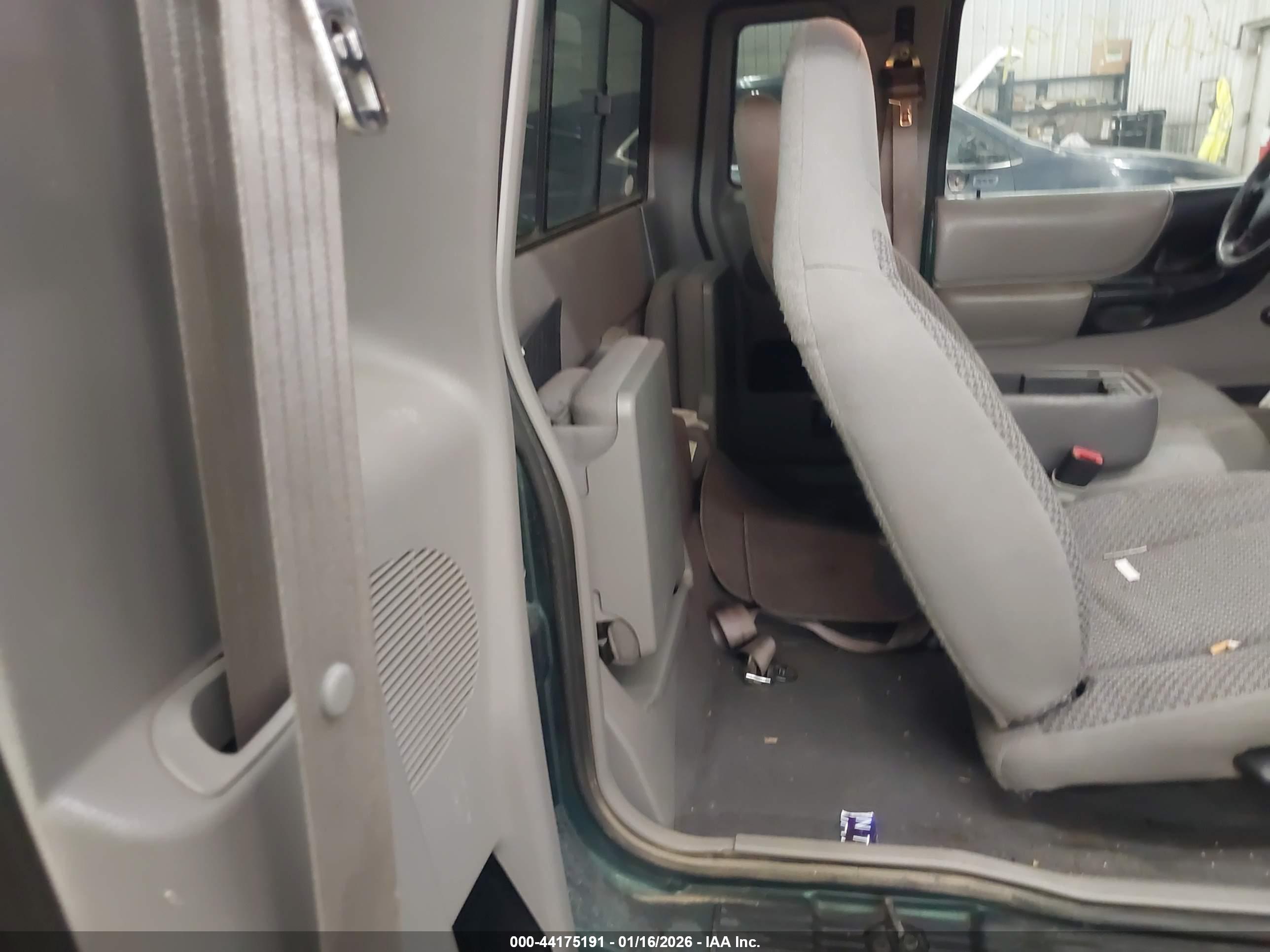 FORD RANGER image 8