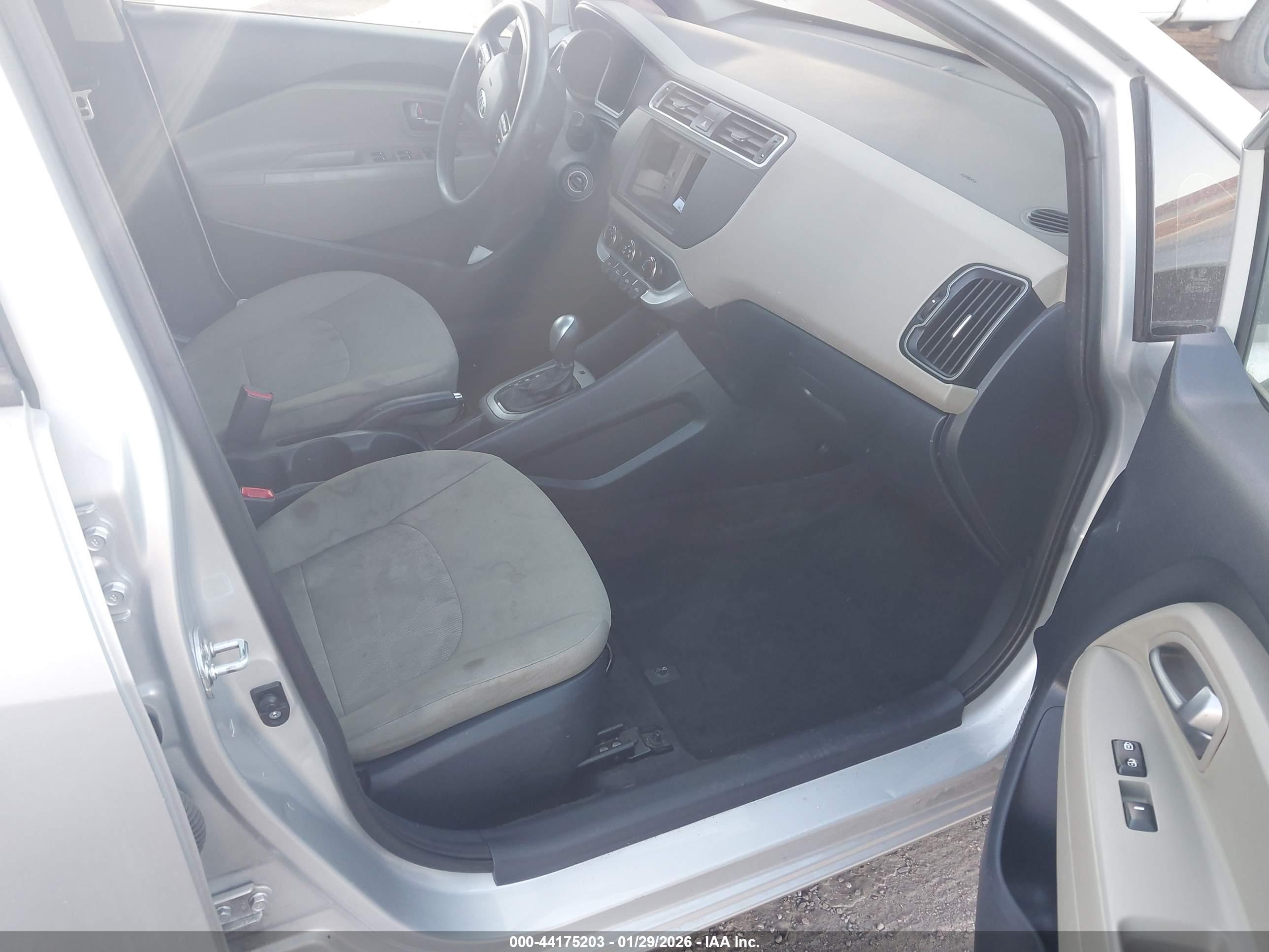 KIA RIO image 5