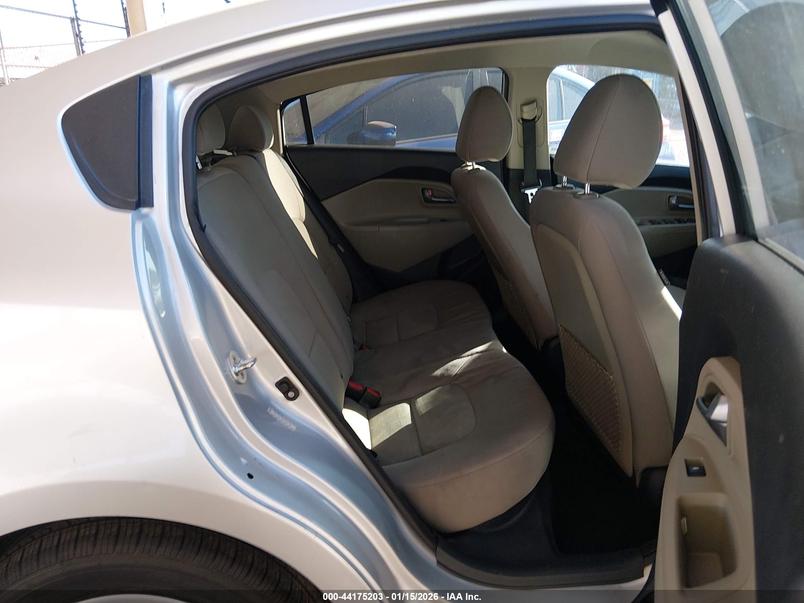KIA RIO image 8