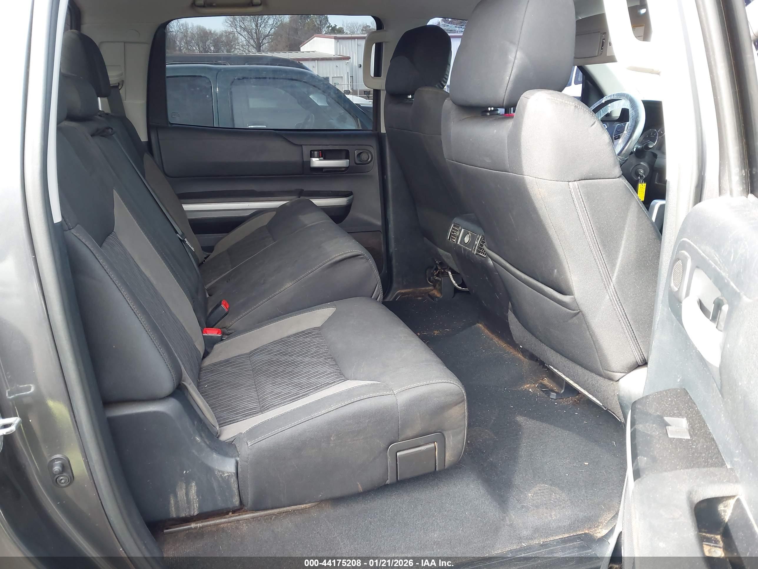 TOYOTA TUNDRA image 8