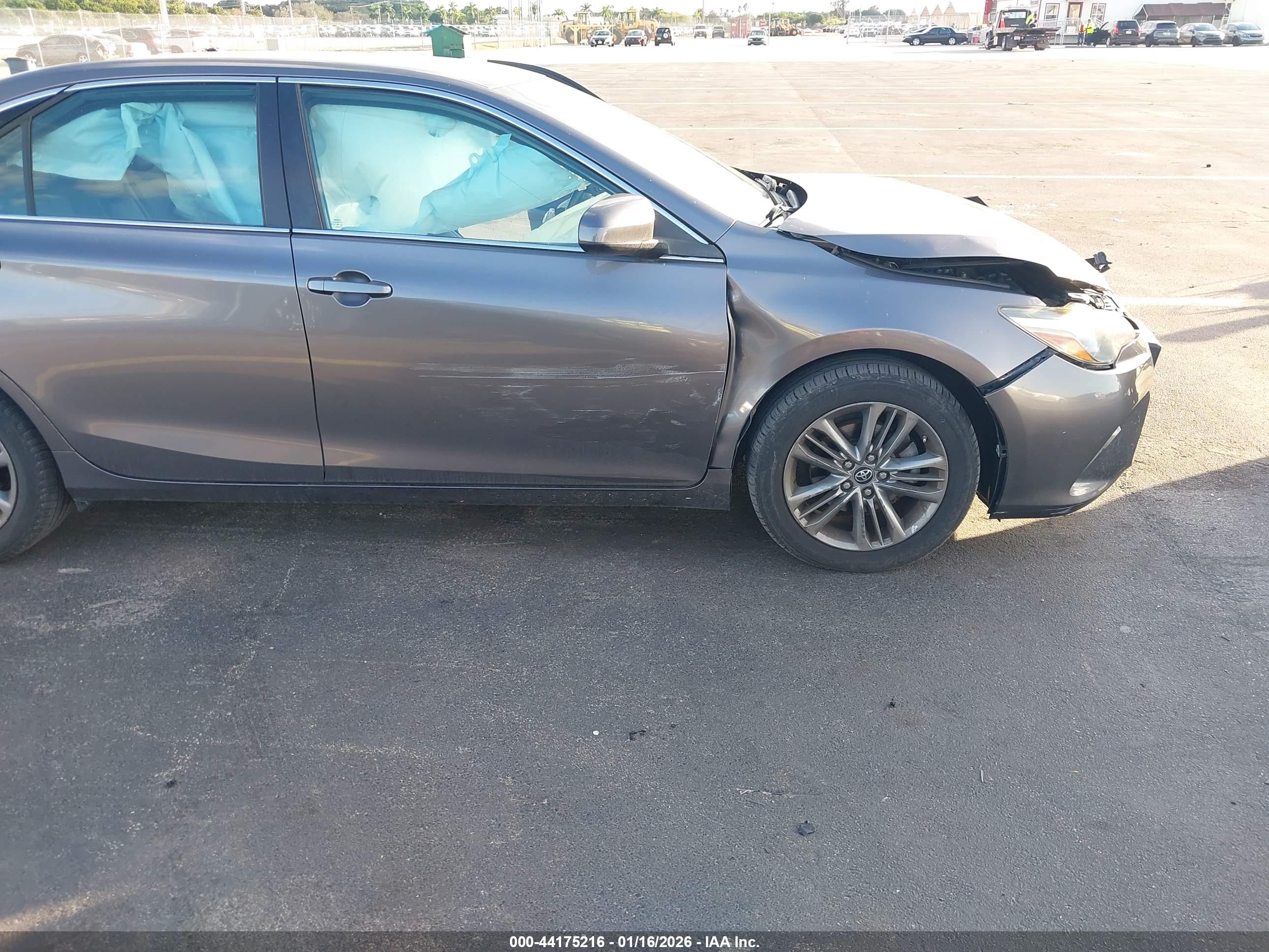 TOYOTA CAMRY image 6