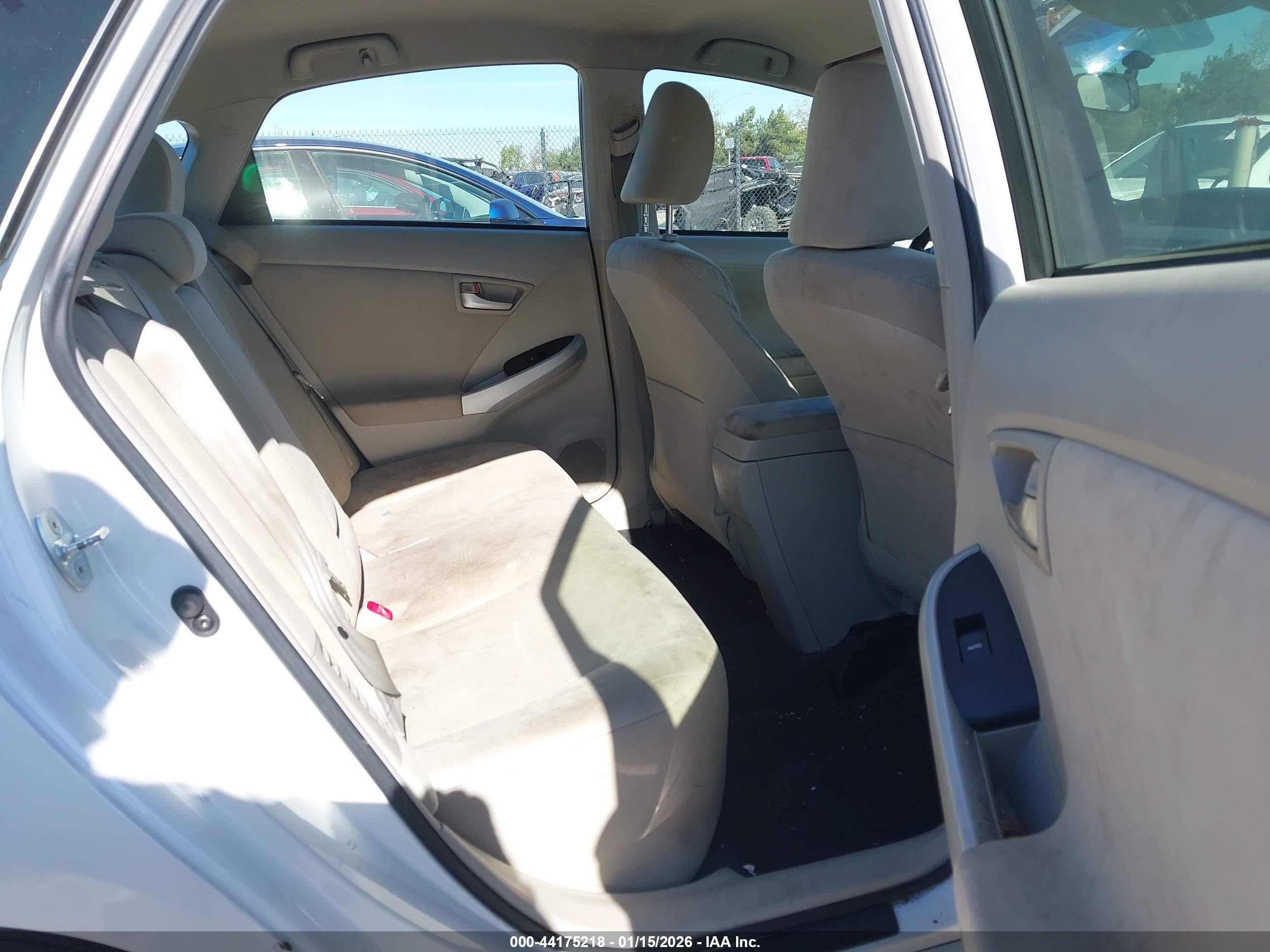 TOYOTA PRIUS image 8