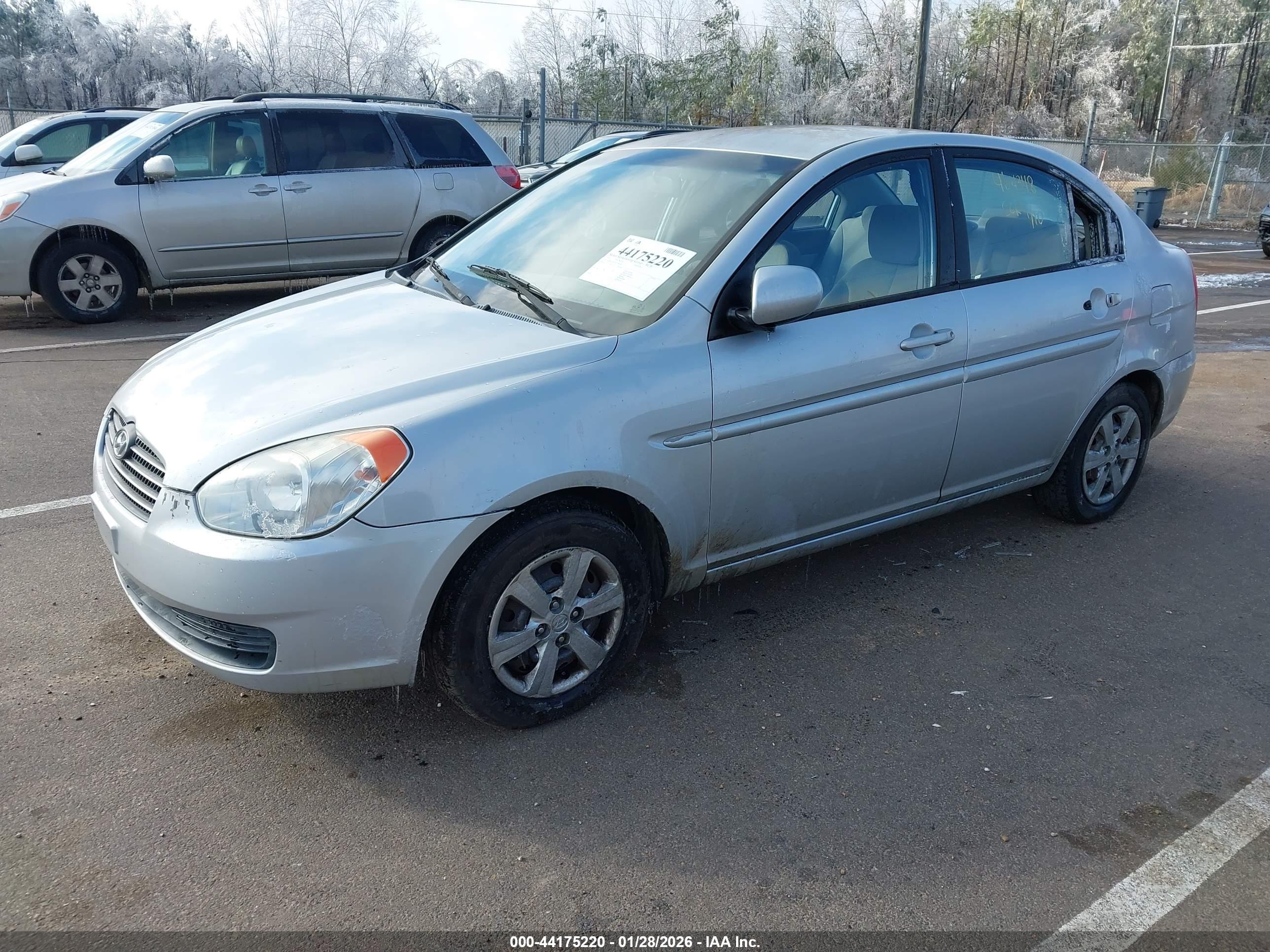 HYUNDAI ACCENT image 2