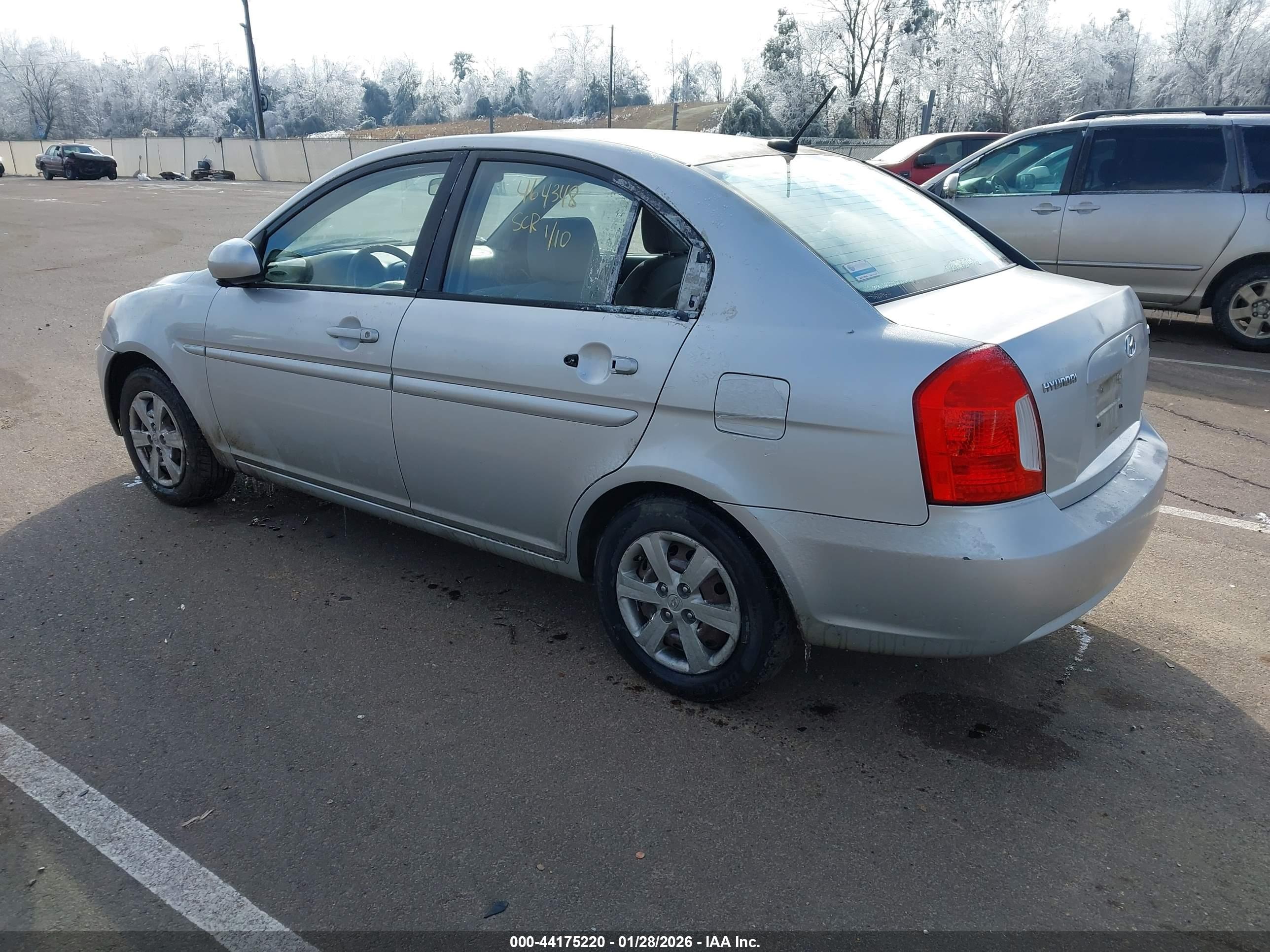 HYUNDAI ACCENT image 3
