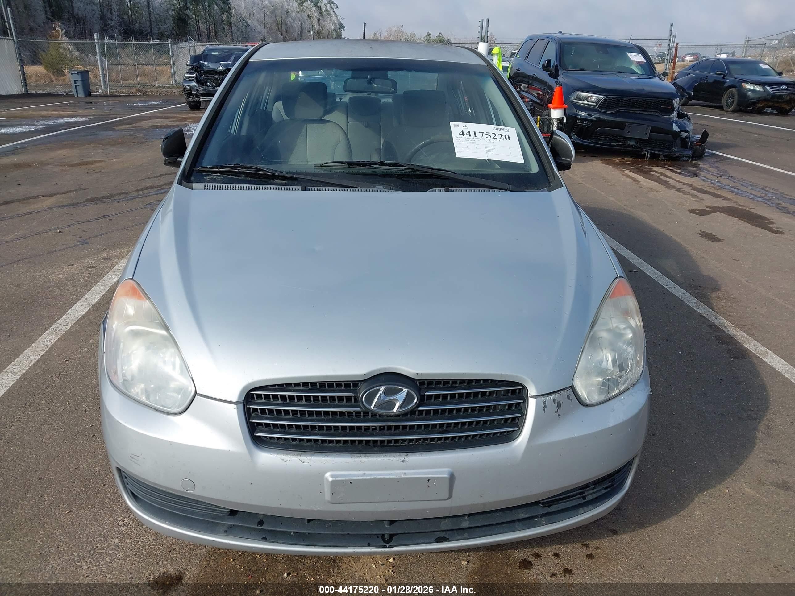 HYUNDAI ACCENT image 6