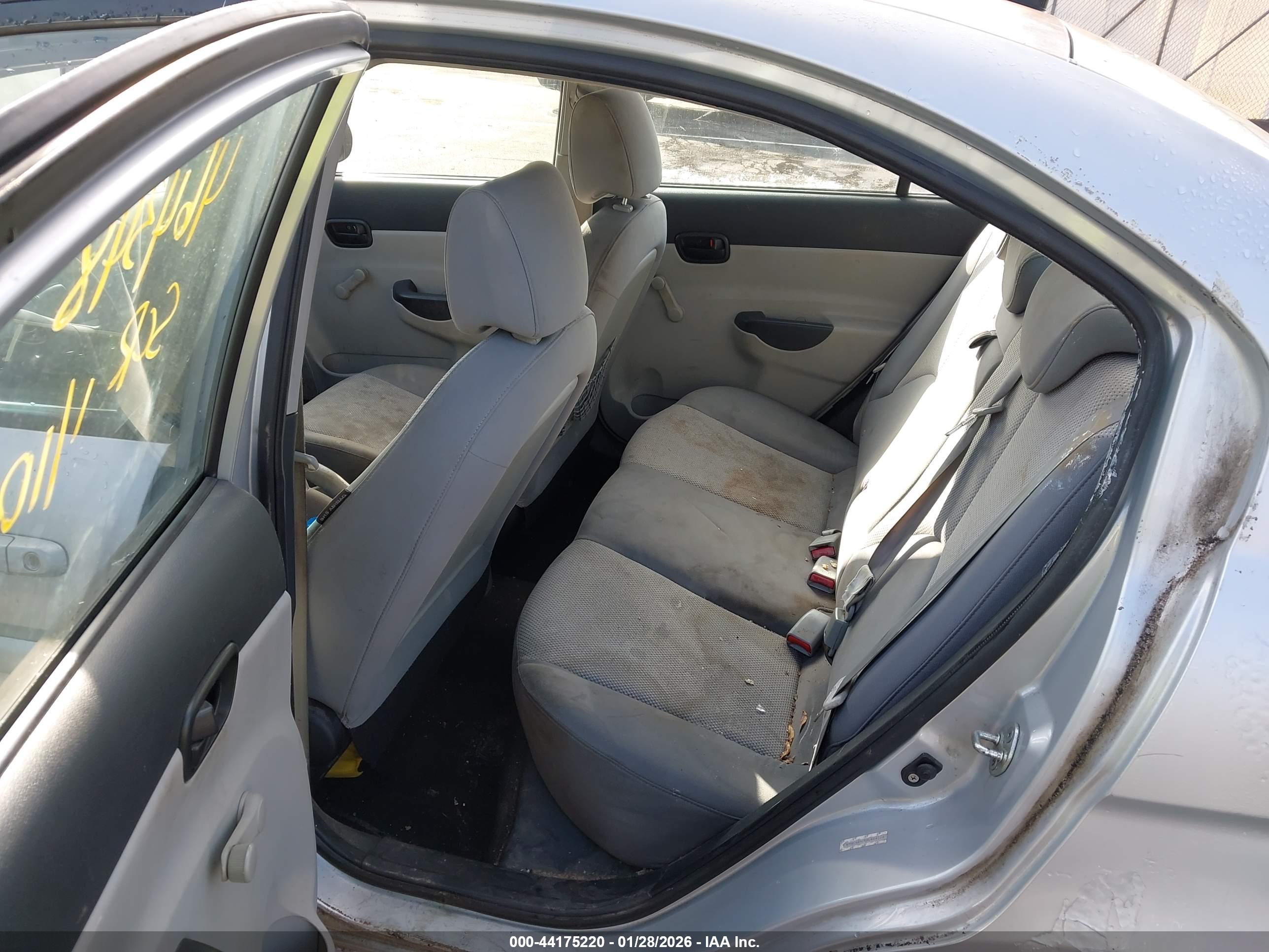 HYUNDAI ACCENT image 8