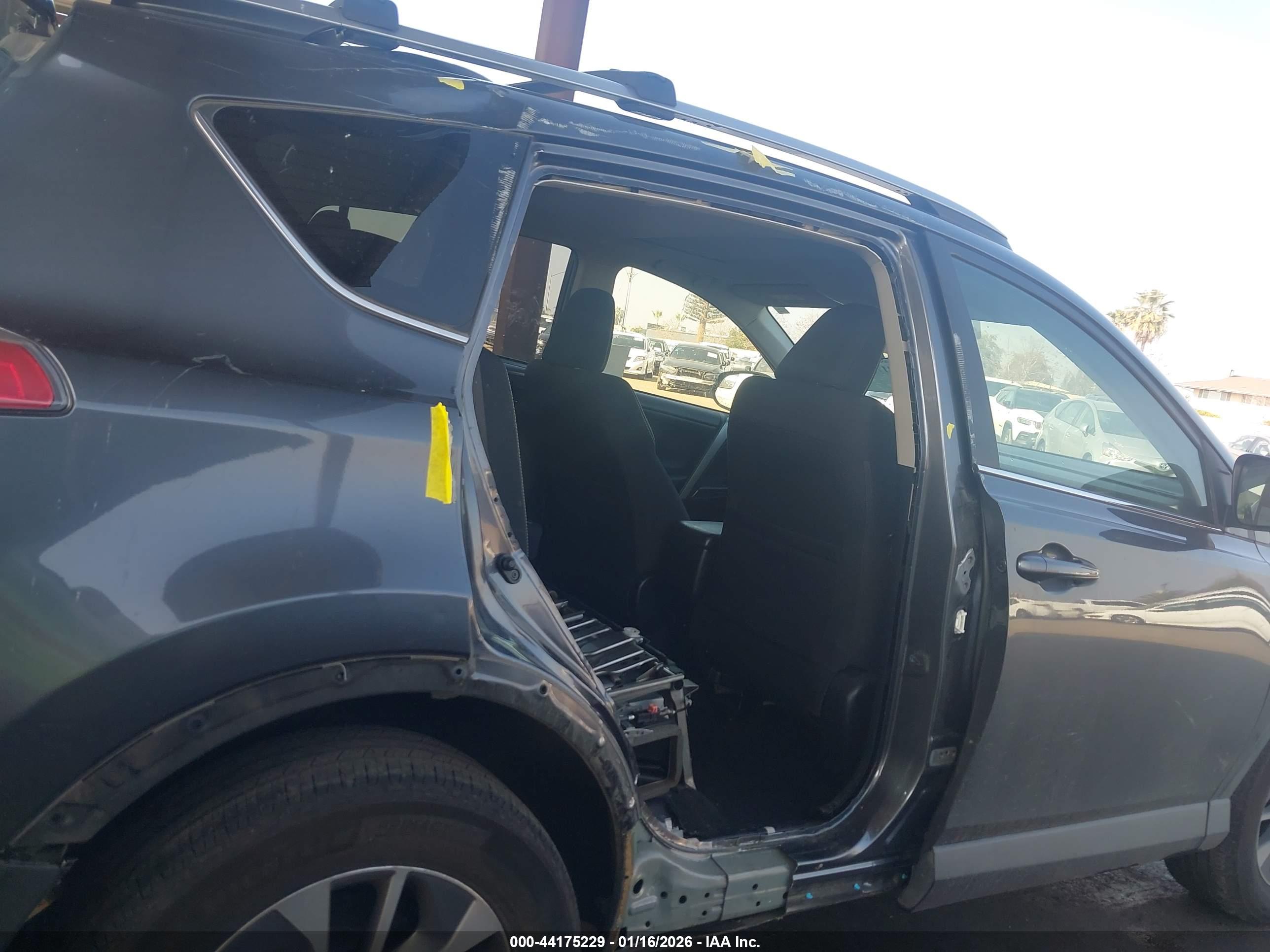 TOYOTA RAV4 image 6