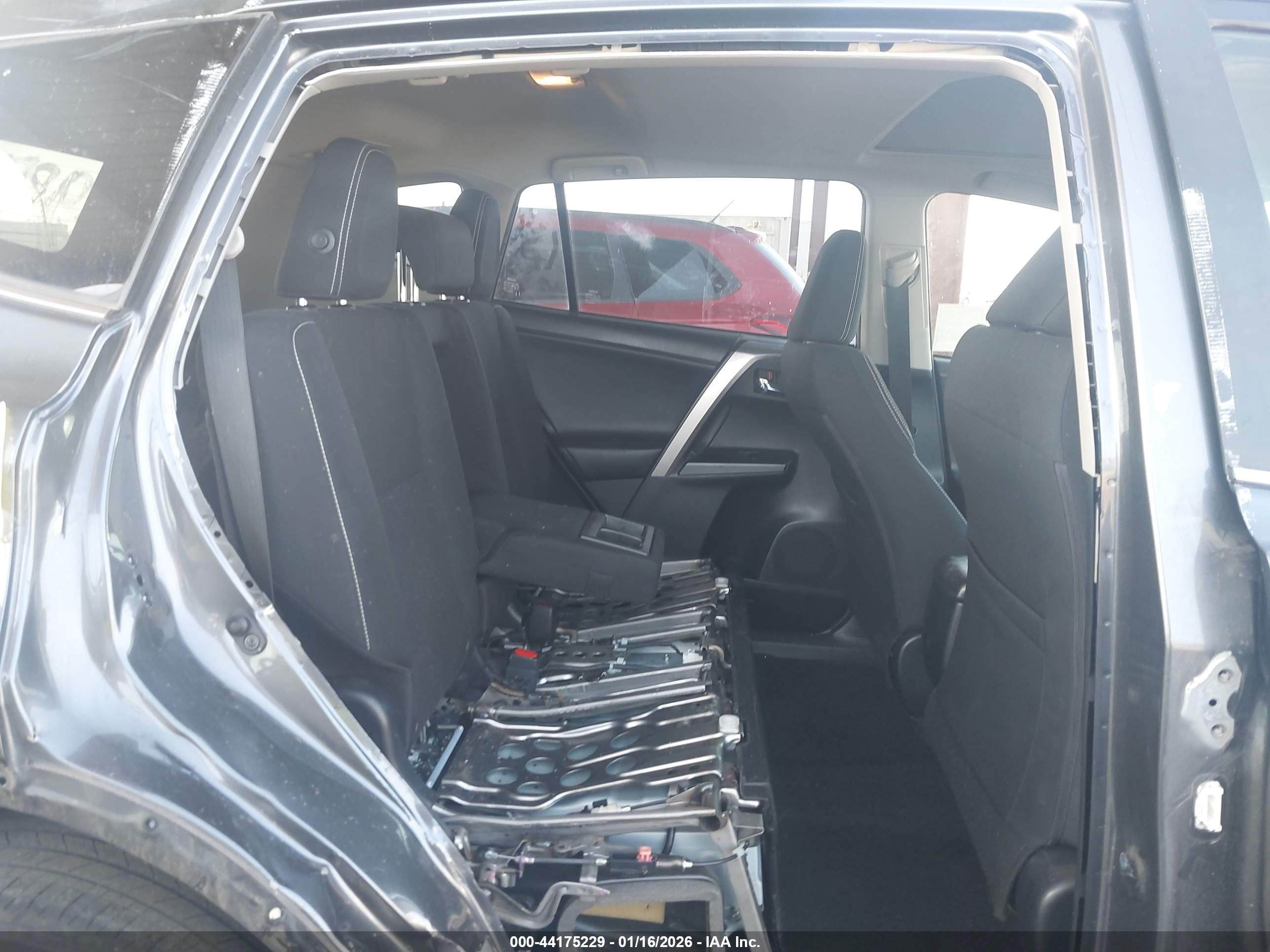 TOYOTA RAV4 image 8
