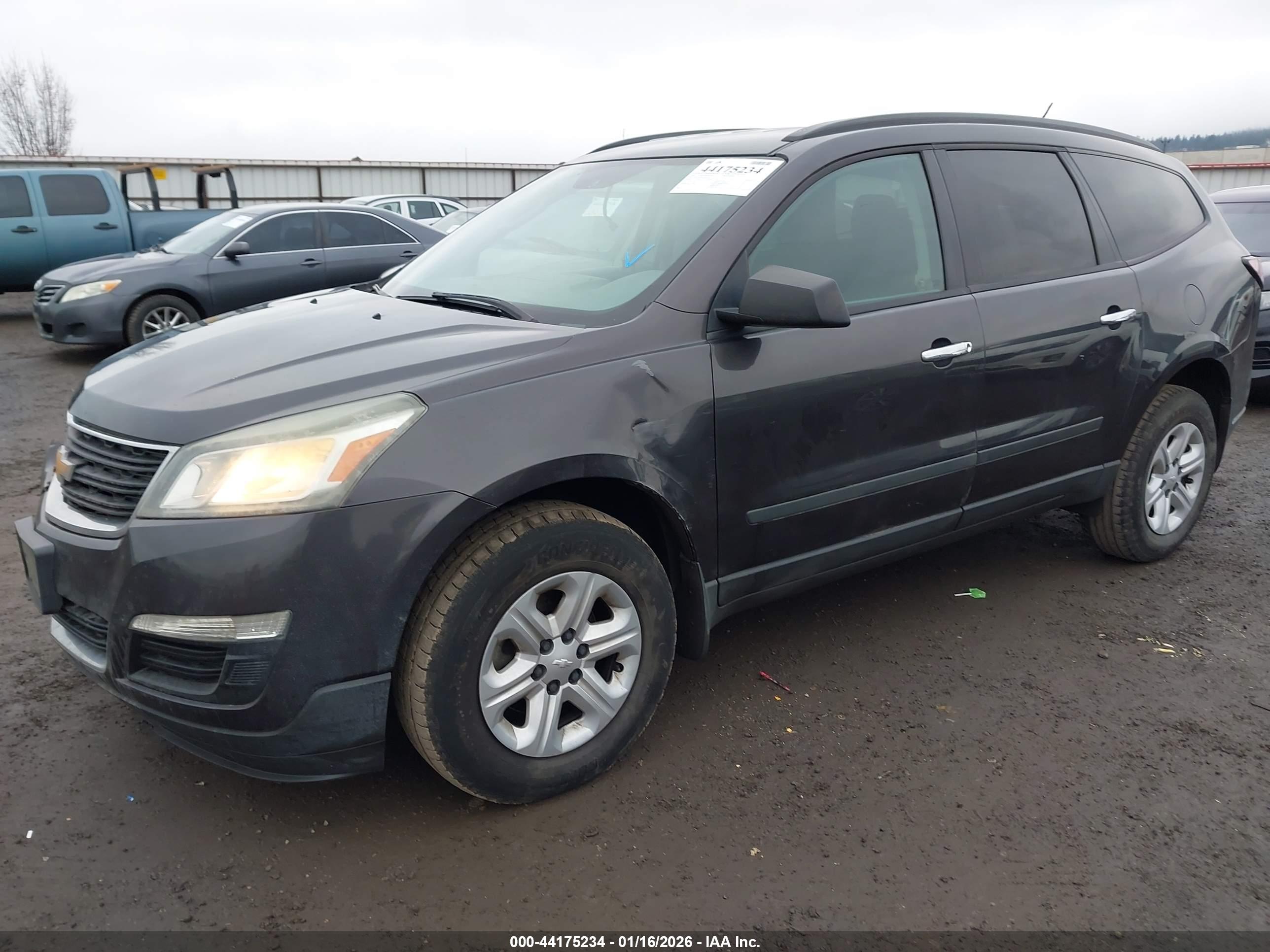 CHEVROLET TRAVERSE image 2