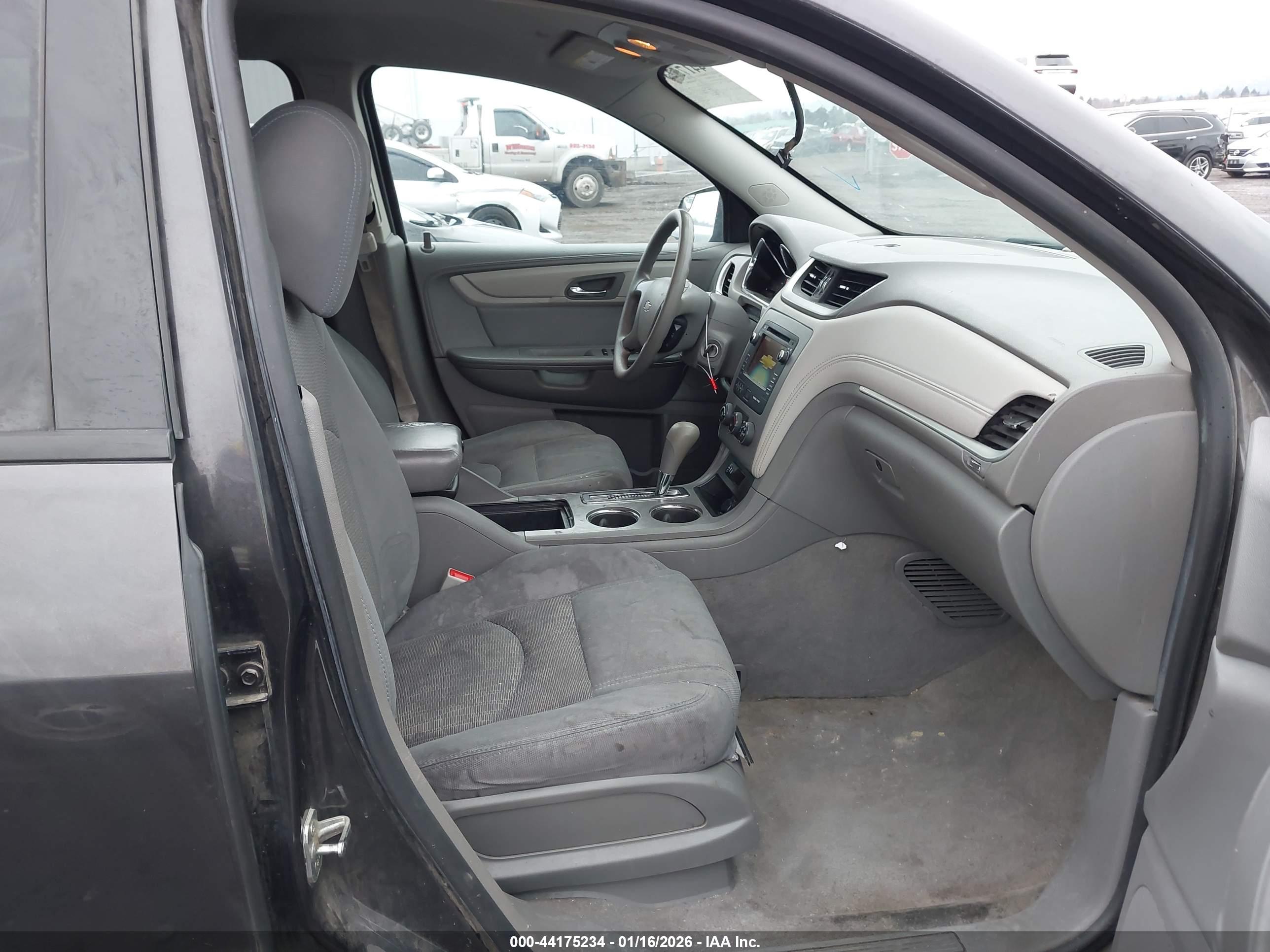 CHEVROLET TRAVERSE image 5