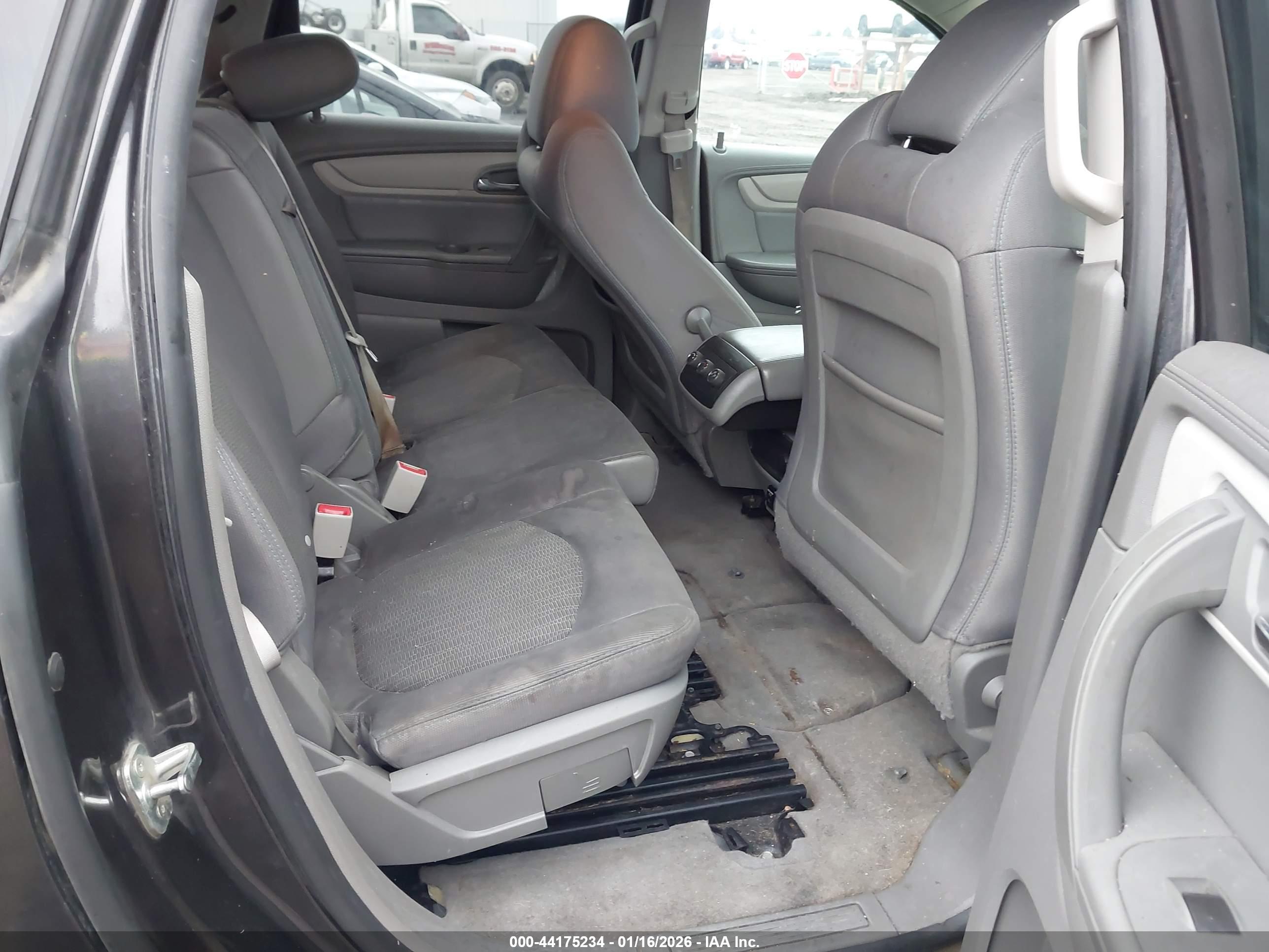 CHEVROLET TRAVERSE image 8