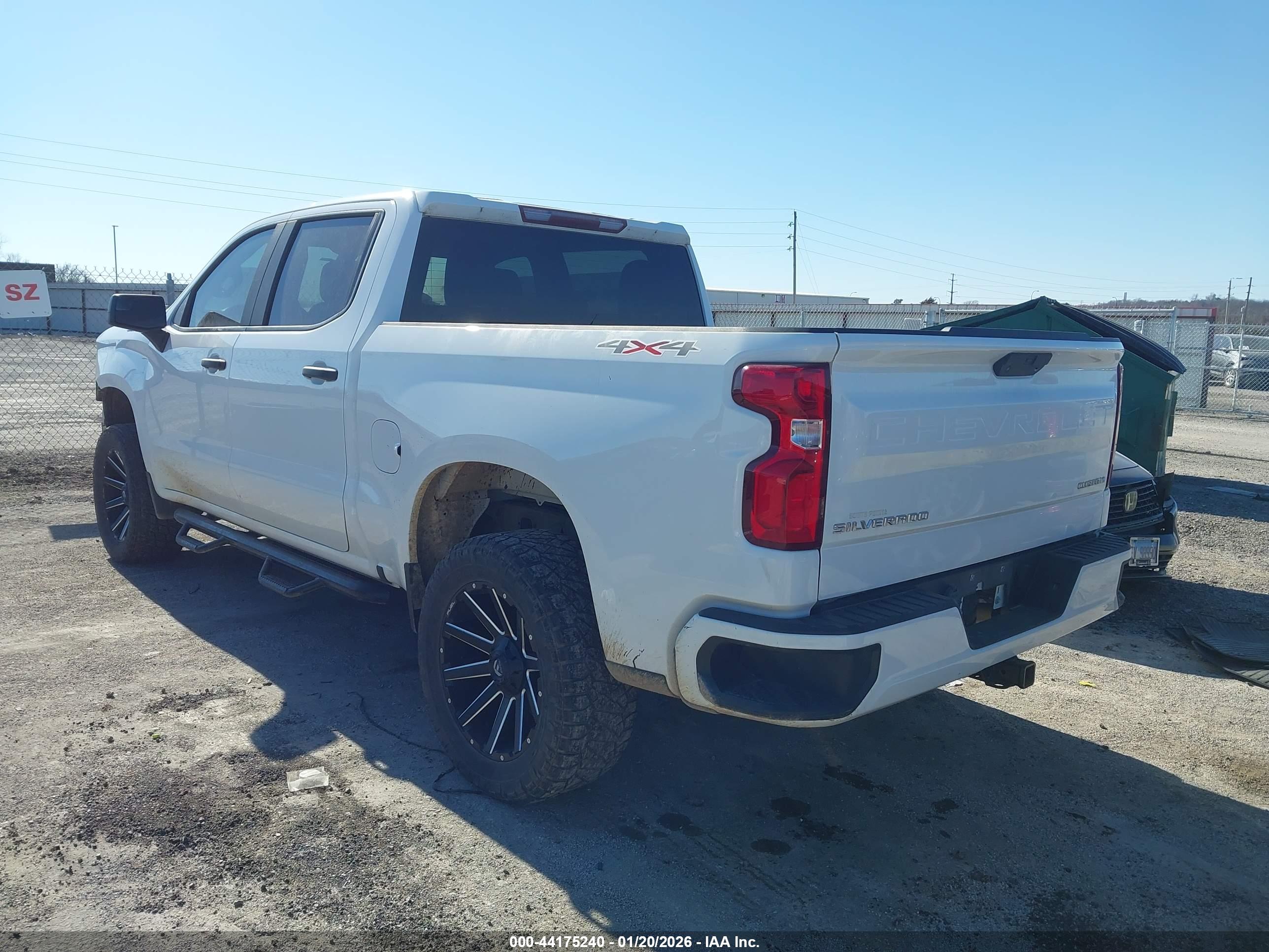 CHEVROLET SILVERADO image 3