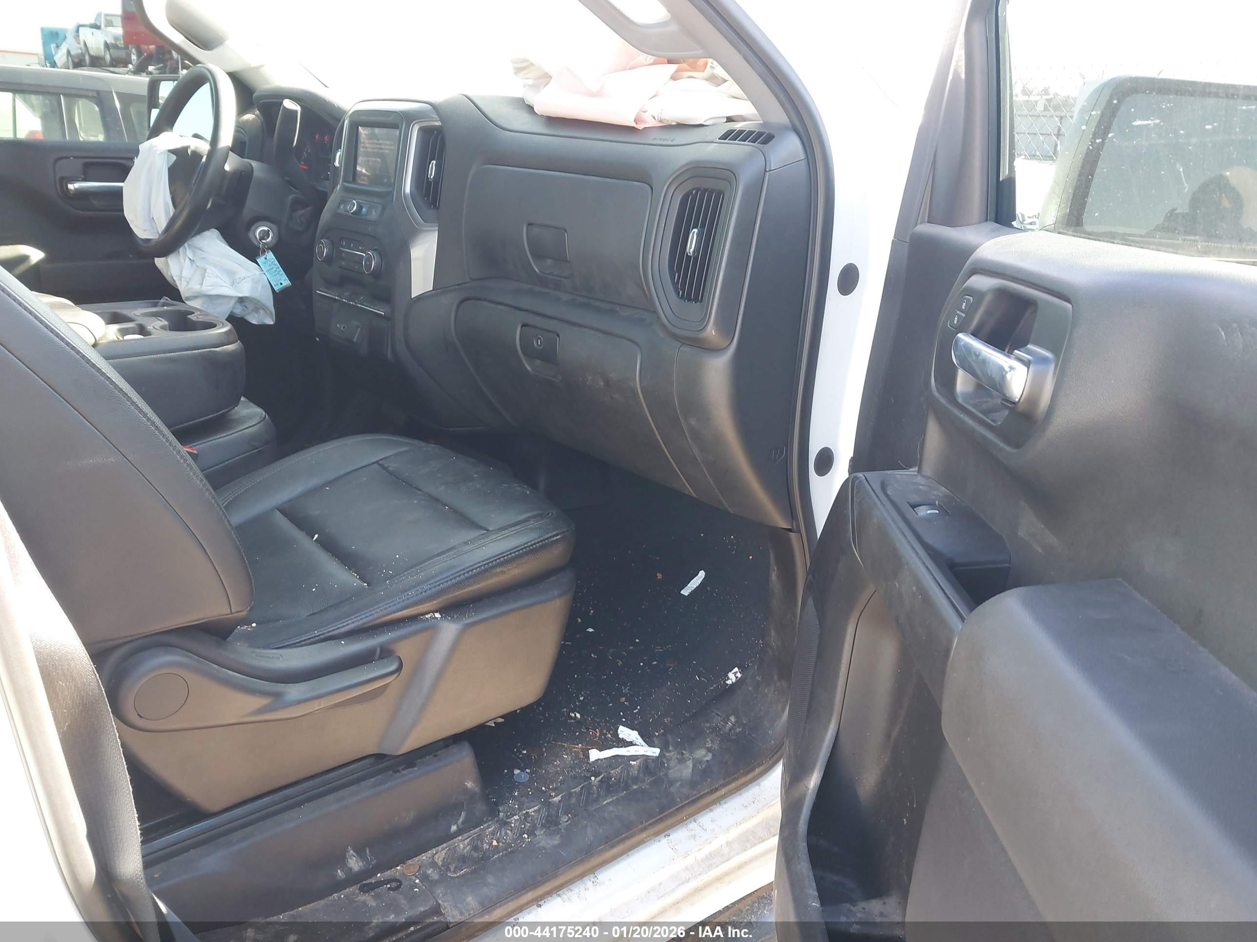 CHEVROLET SILVERADO image 5