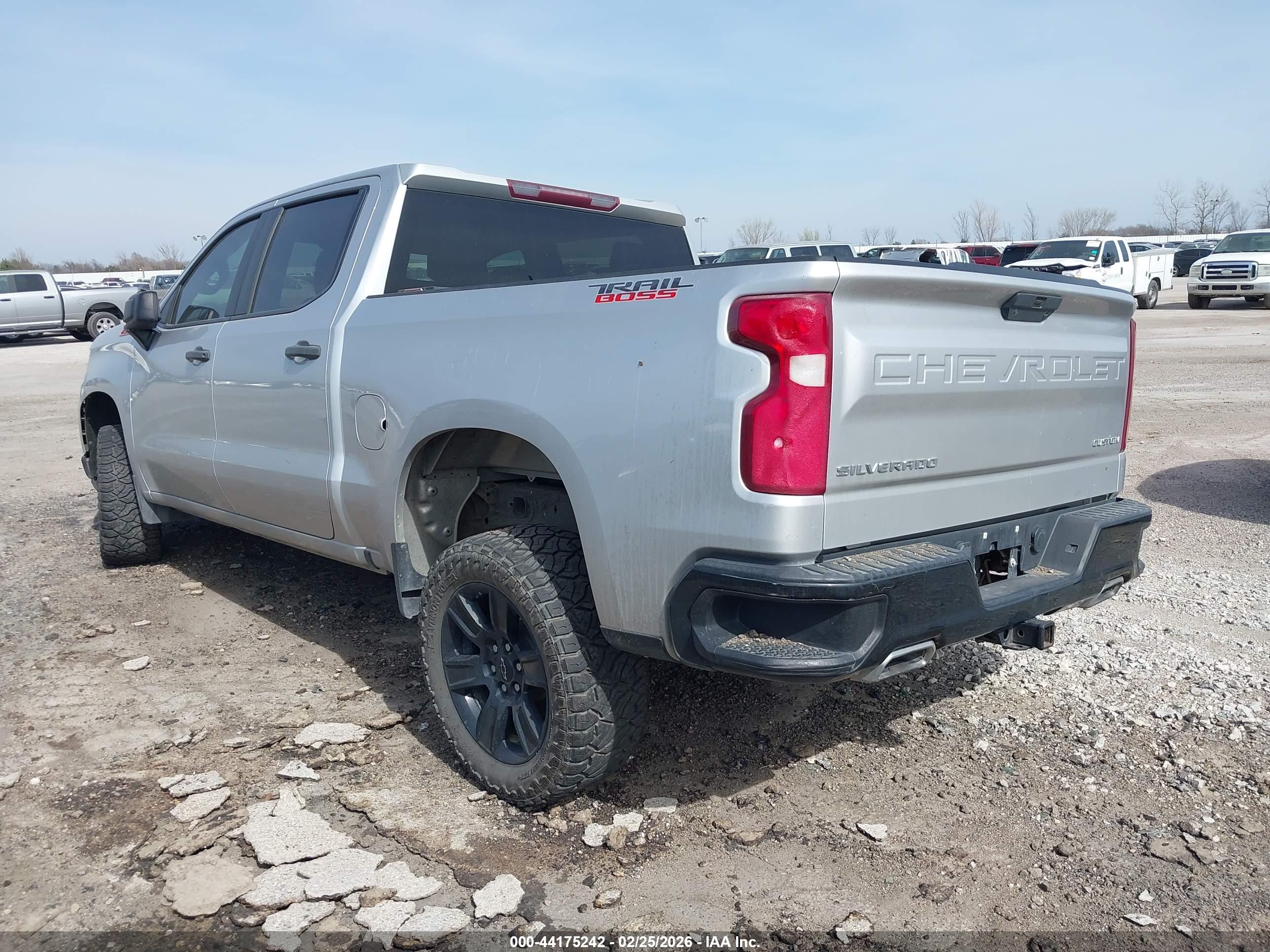 CHEVROLET SILVERADO image 3