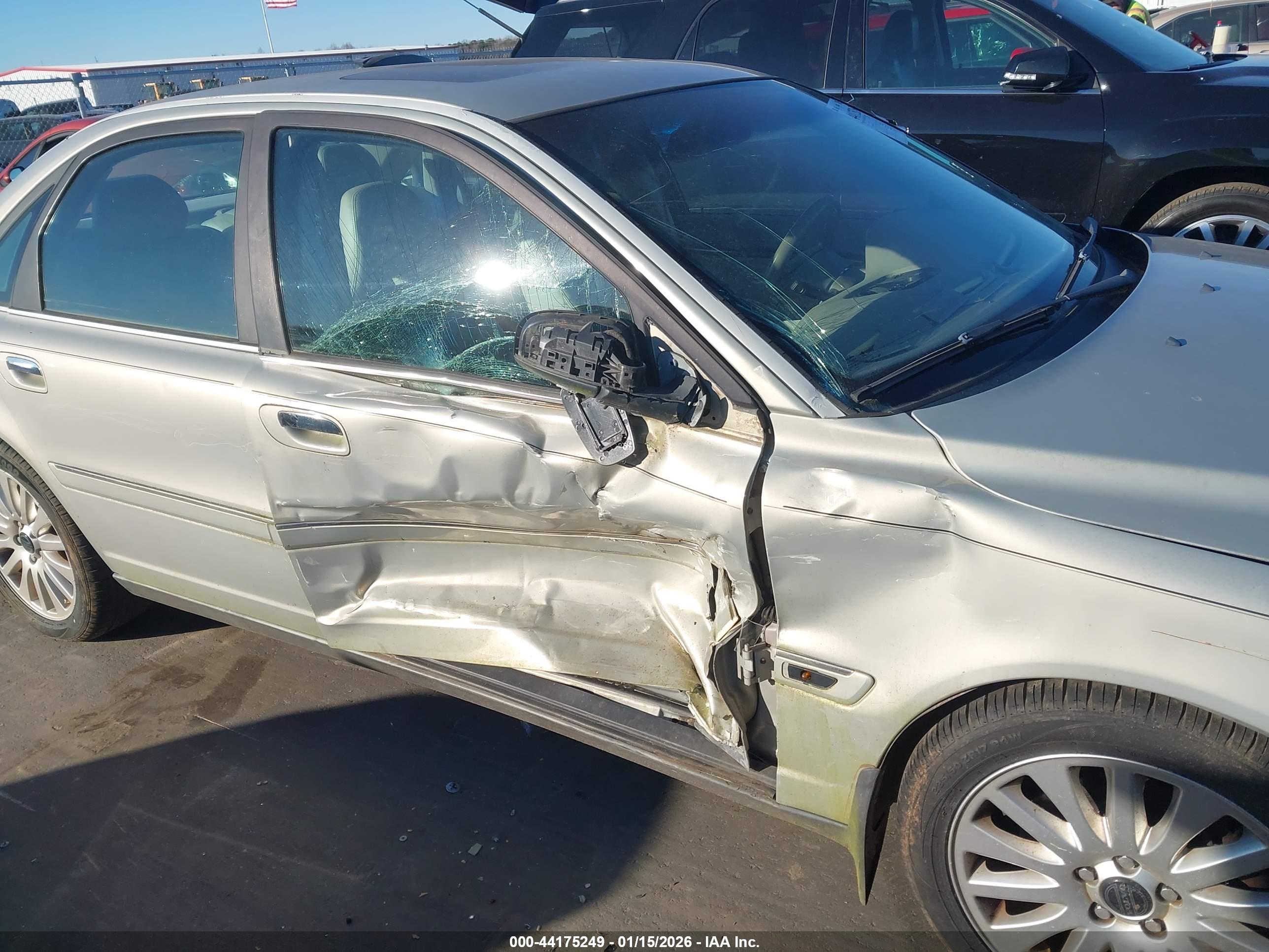 VOLVO S80 image 6
