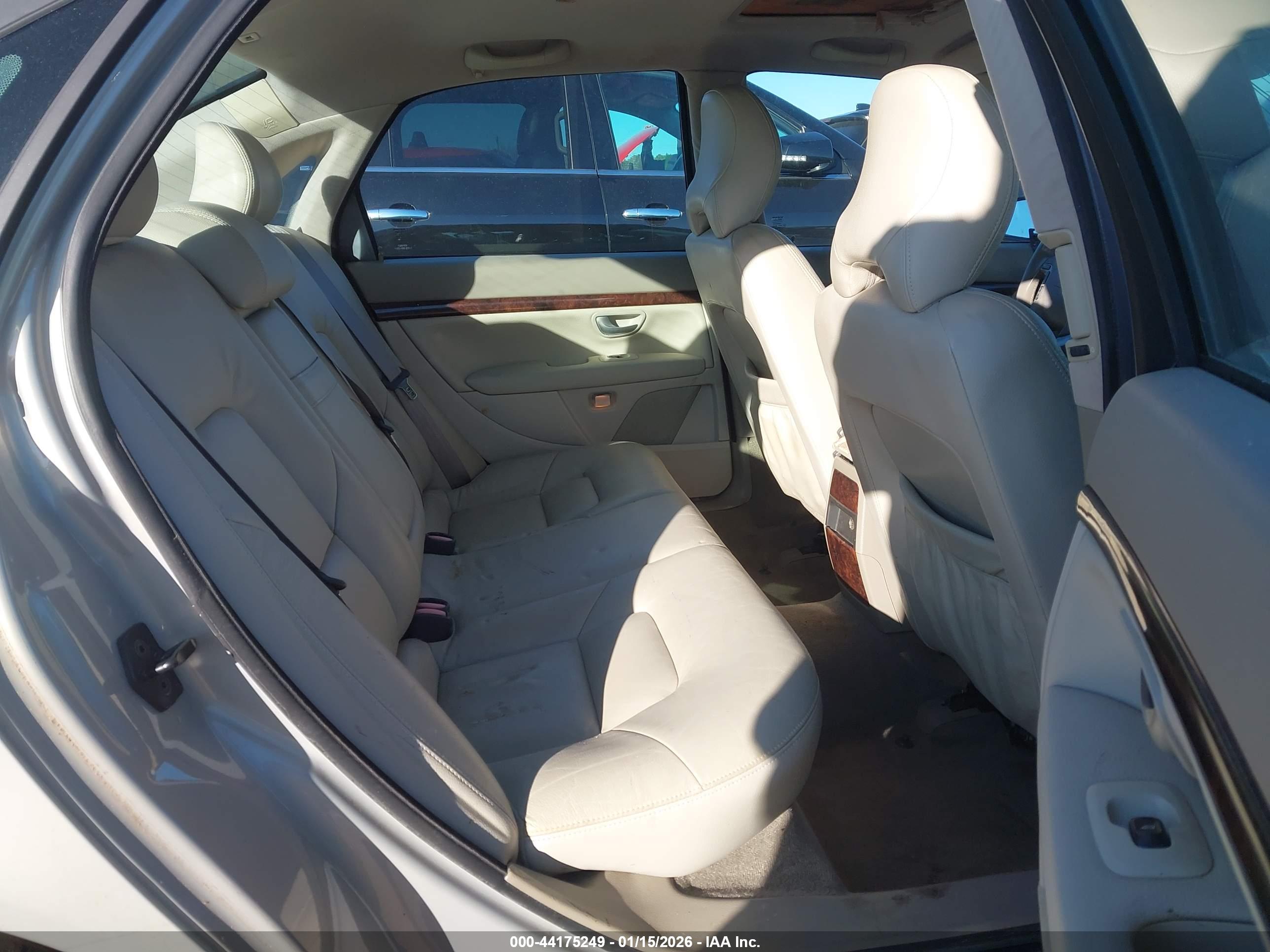VOLVO S80 image 8