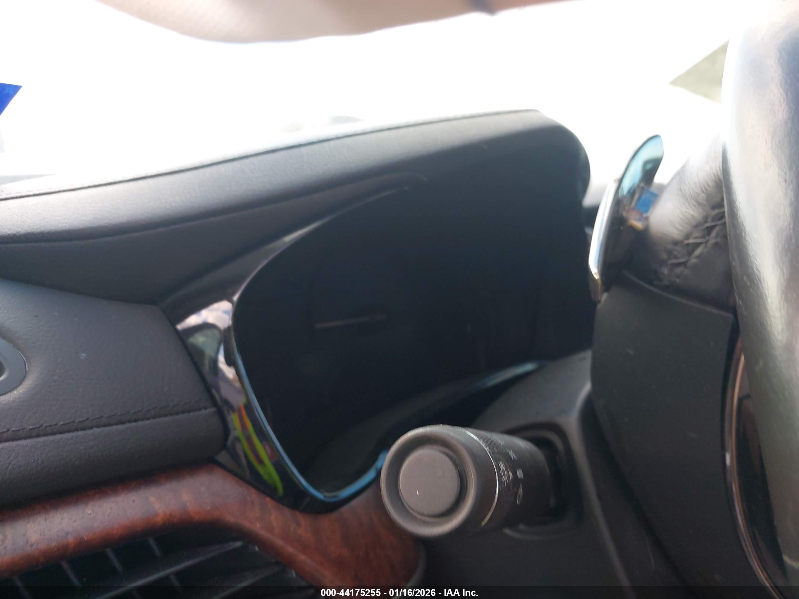 CADILLAC CTS image 7