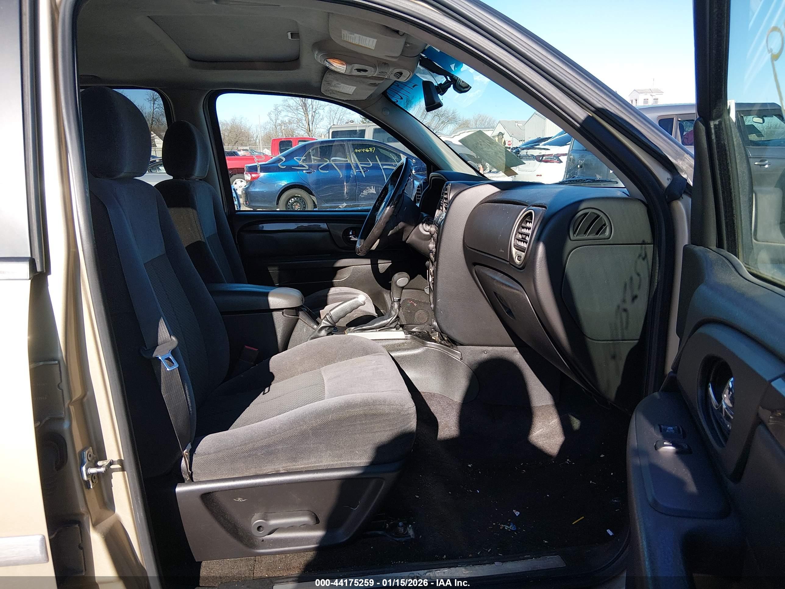 GMC ENVOY image 5