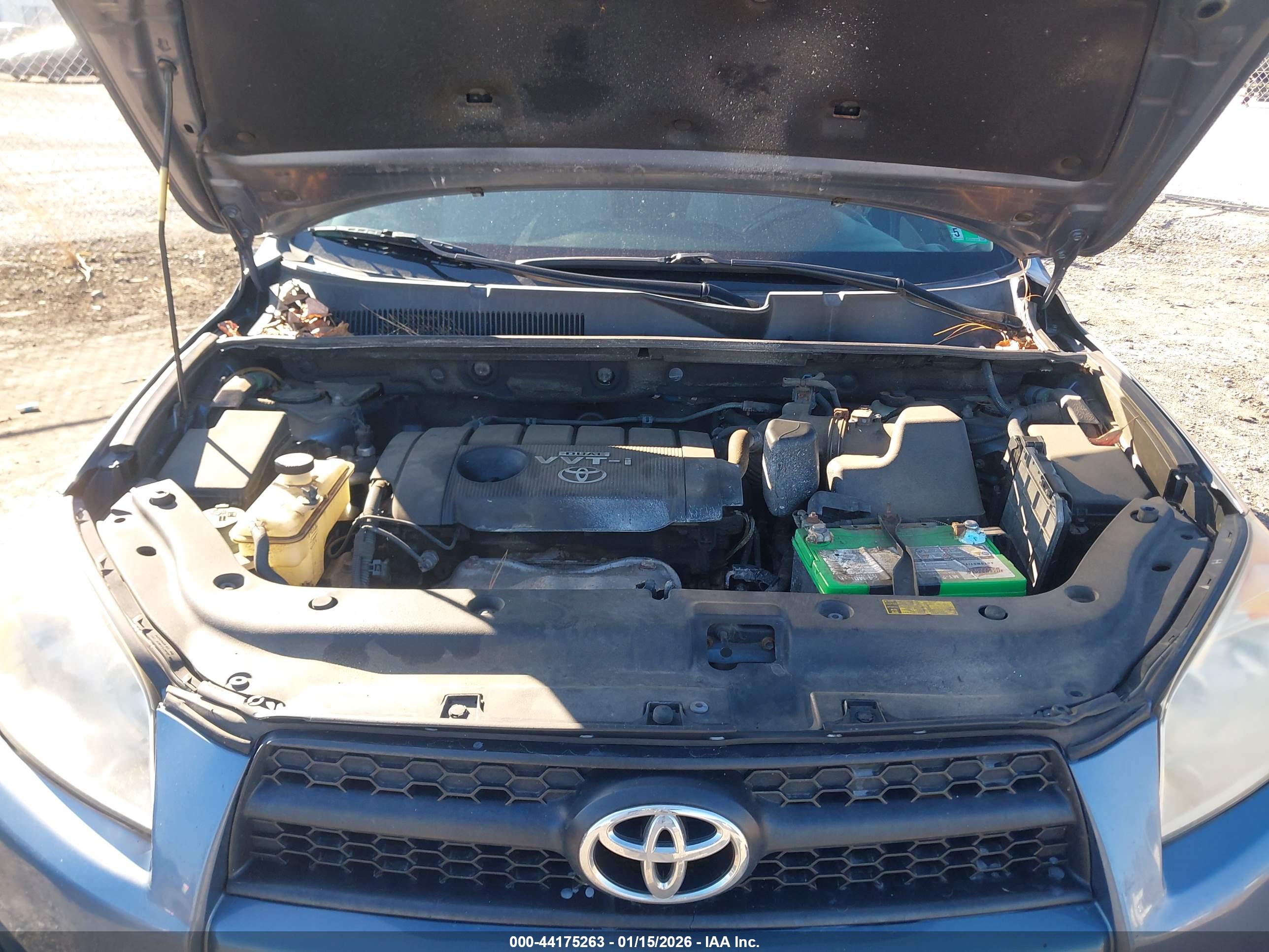 TOYOTA RAV4 image 10