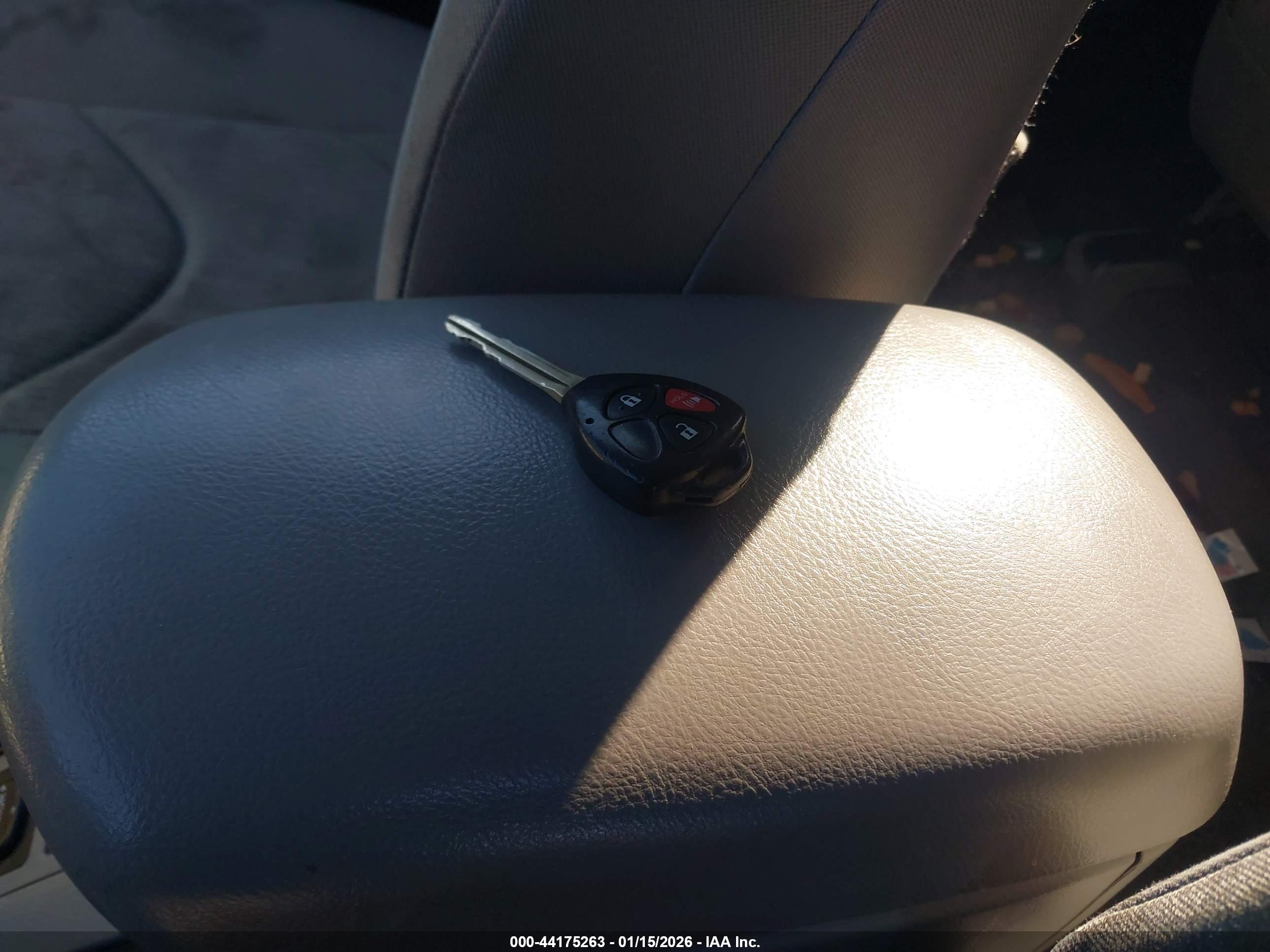 TOYOTA RAV4 image 11