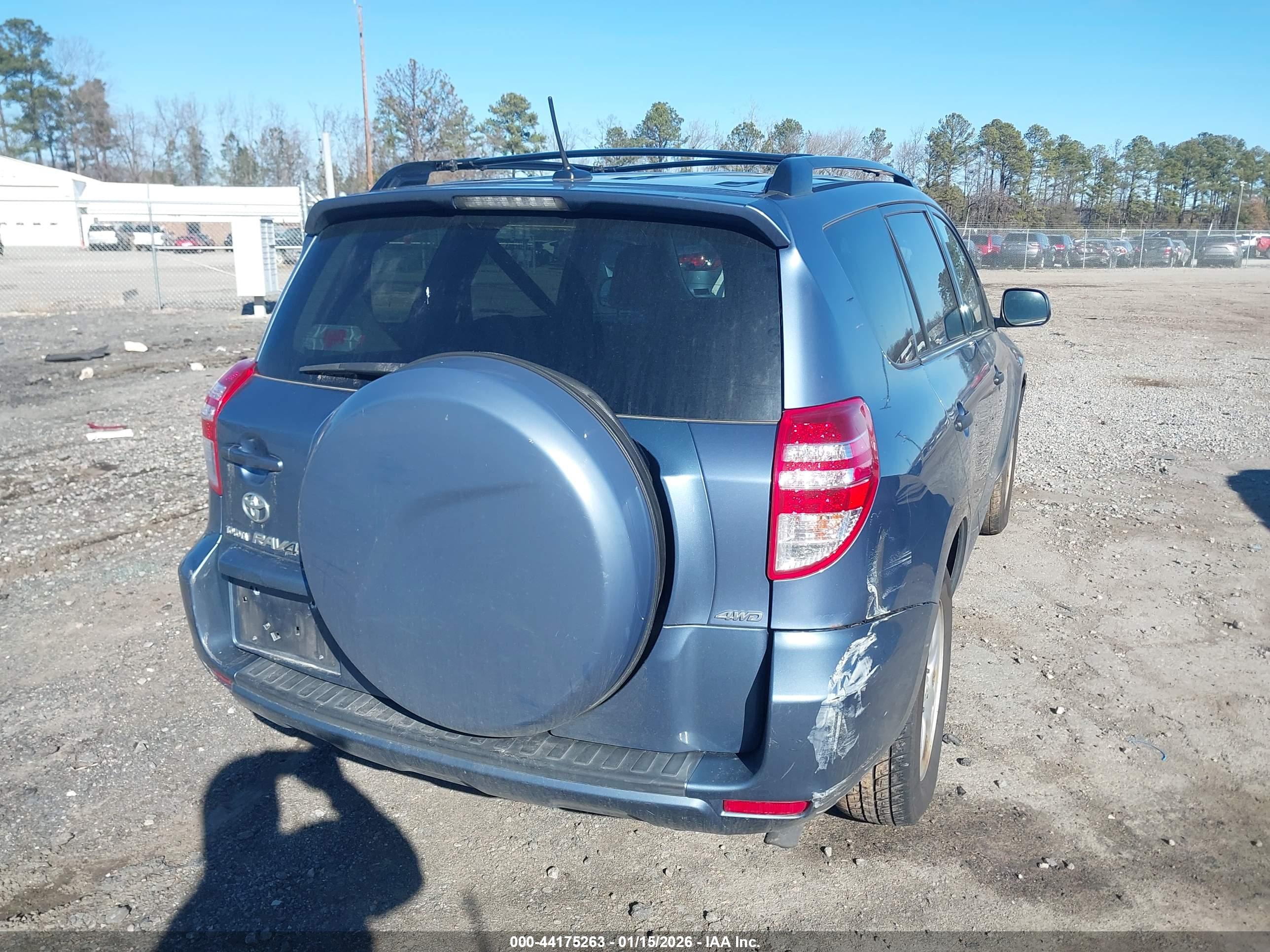 TOYOTA RAV4 image 4