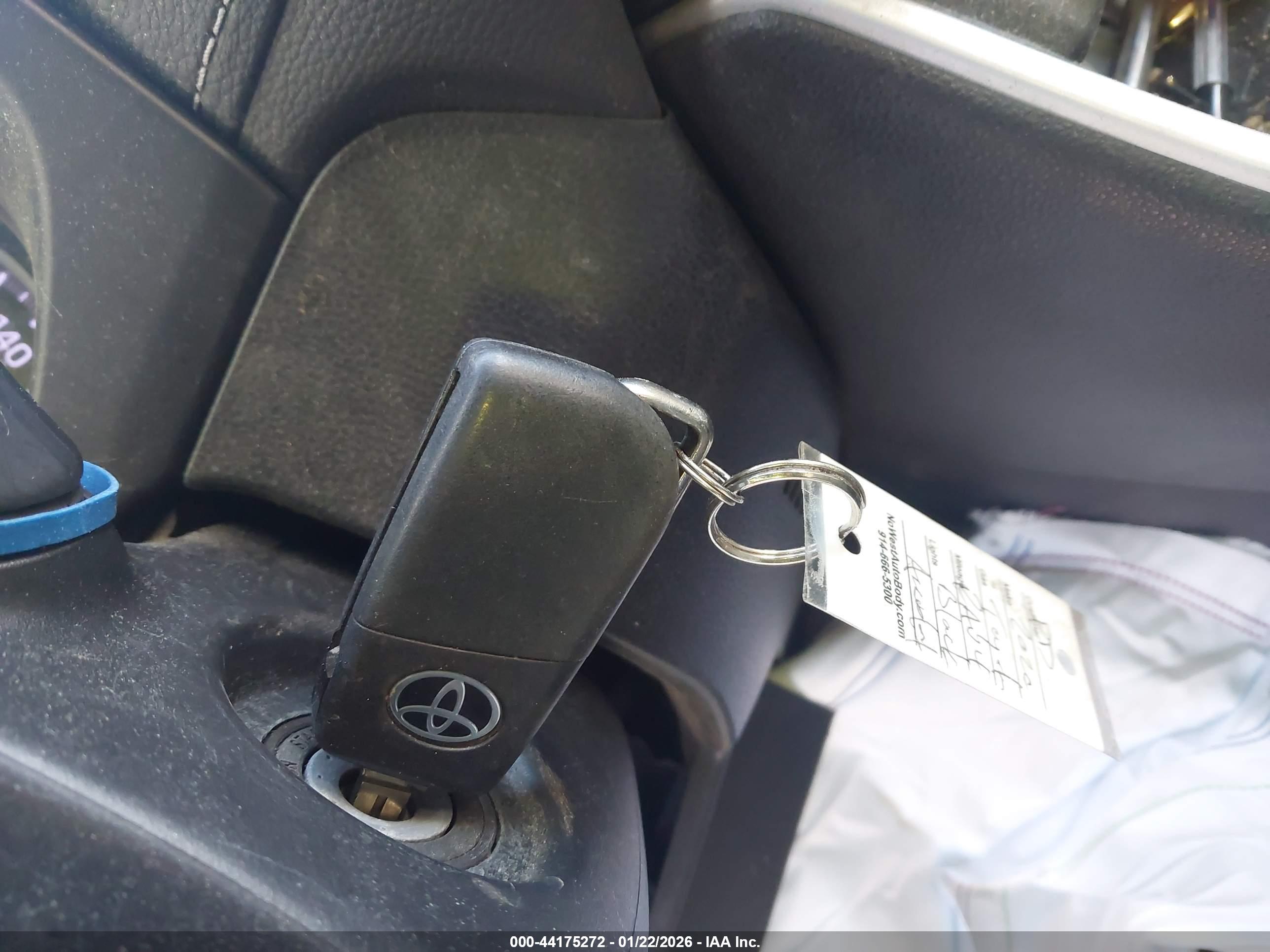 TOYOTA RAV4 image 11