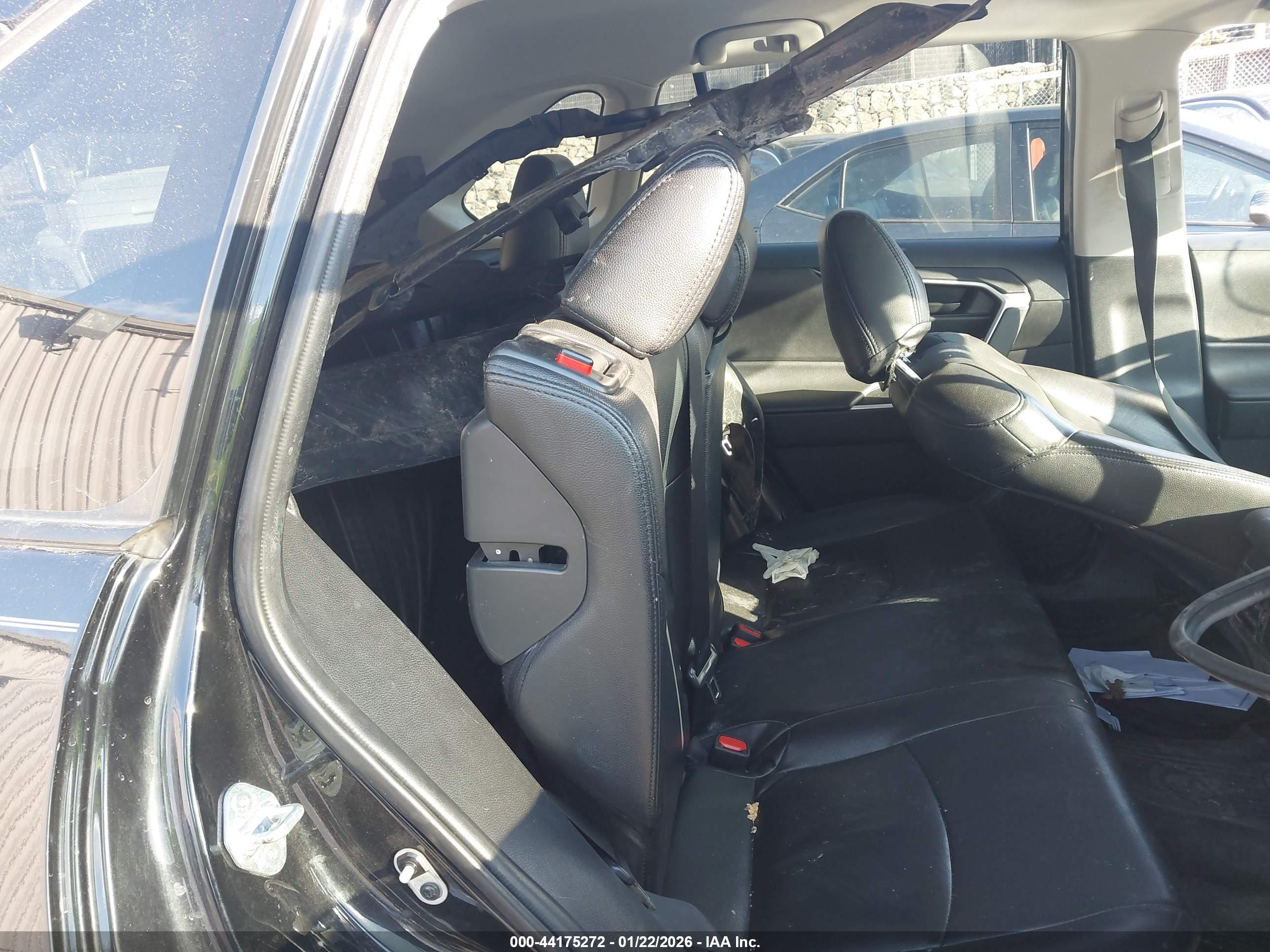 TOYOTA RAV4 image 8