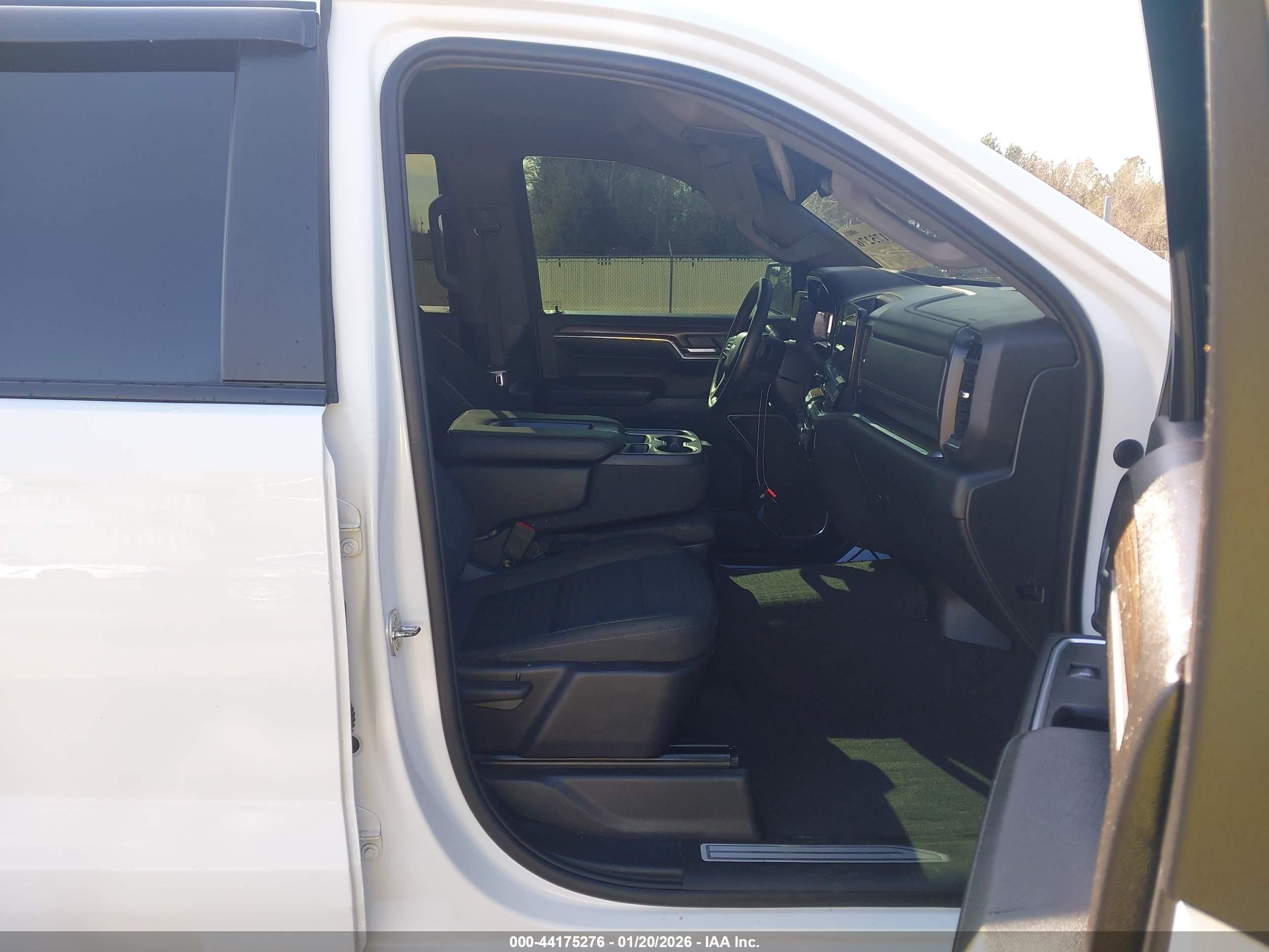 CHEVROLET SILVERADO image 5