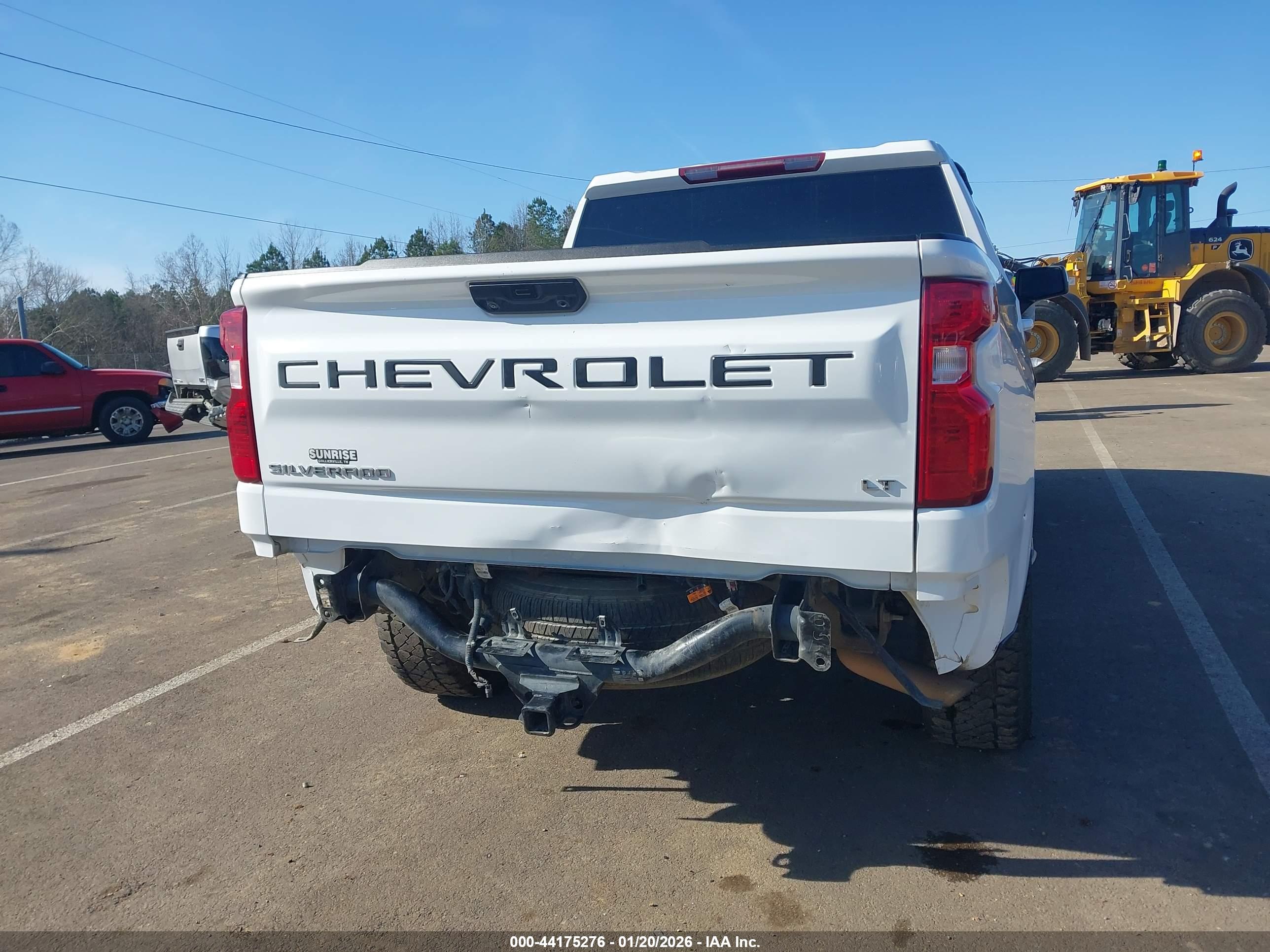 CHEVROLET SILVERADO image 6
