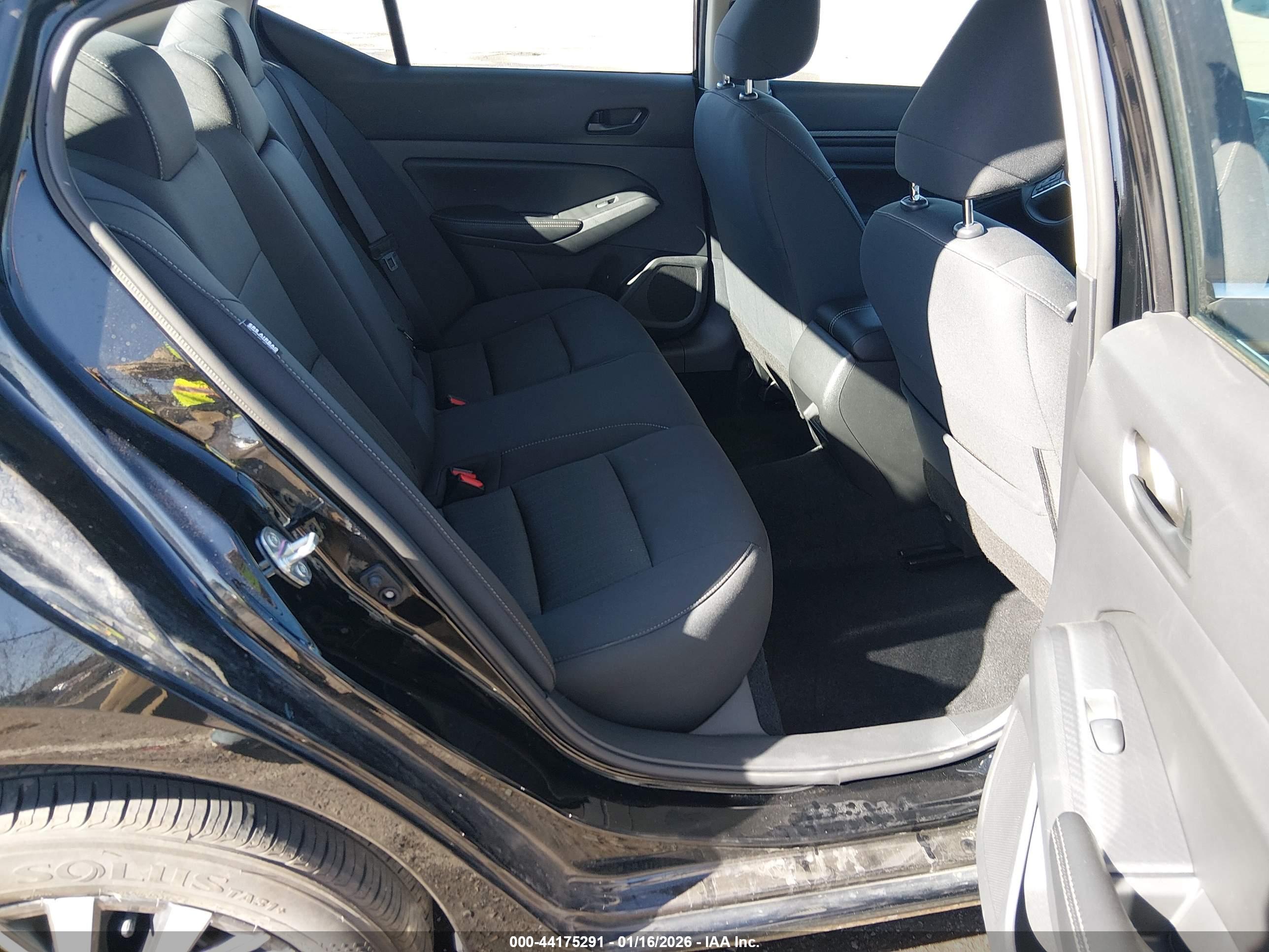 NISSAN ALTIMA image 8