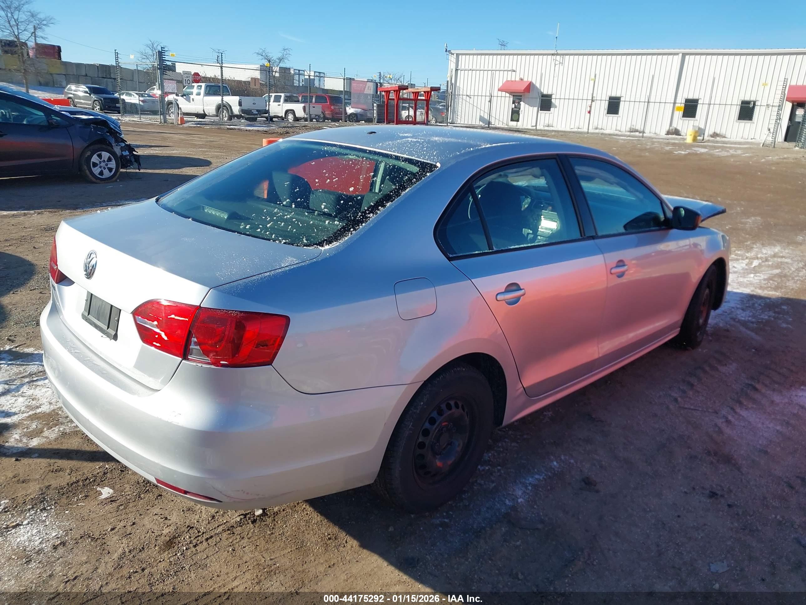 VOLKSWAGEN JETTA image 4