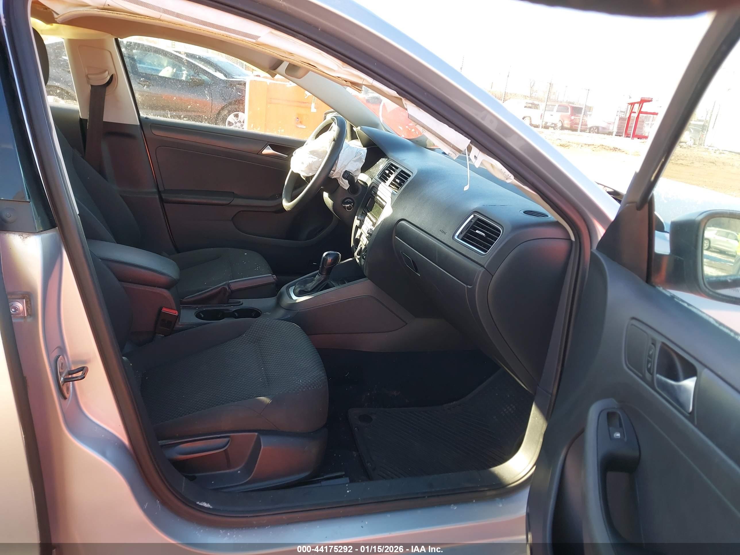 VOLKSWAGEN JETTA image 5