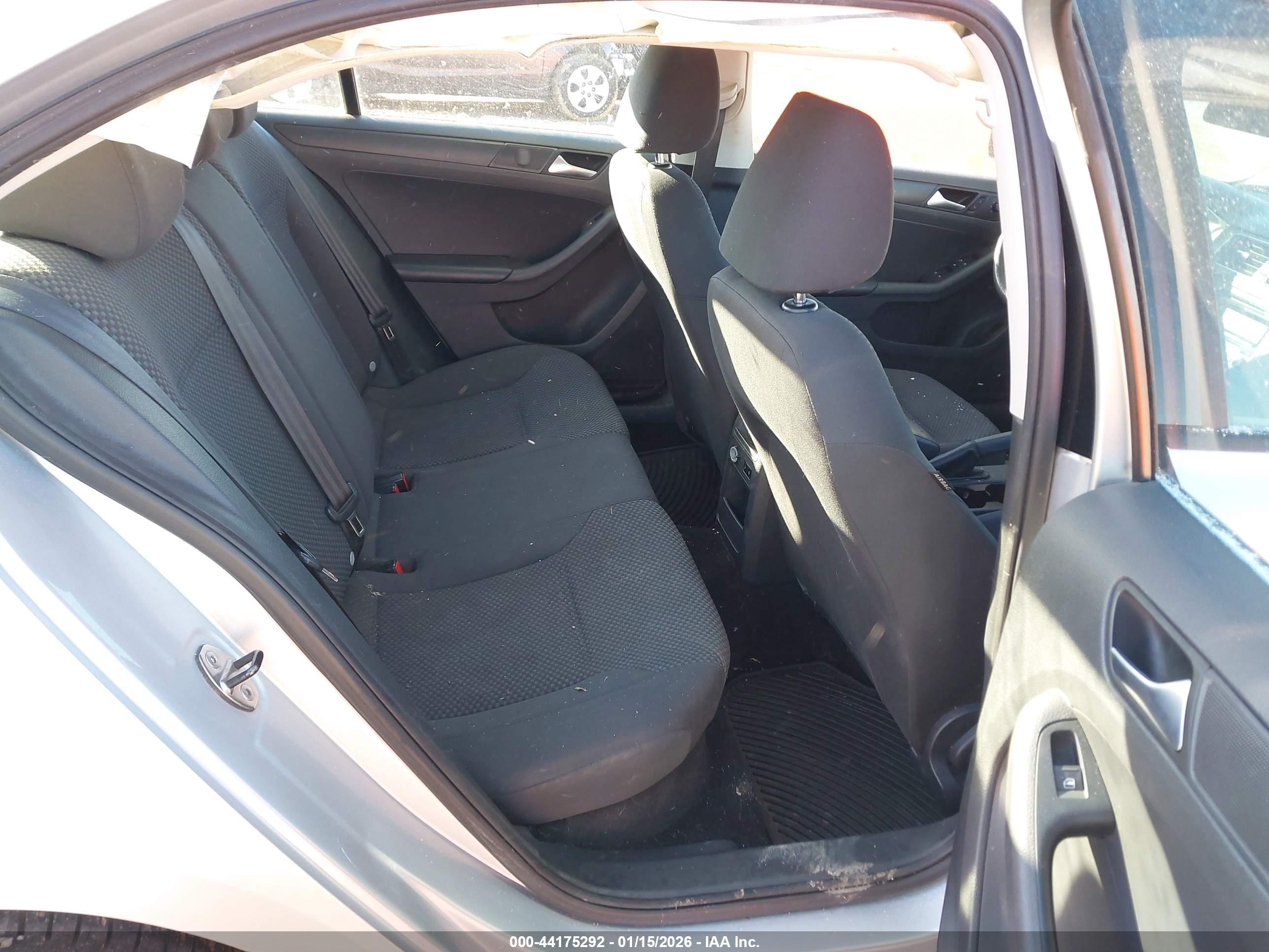 VOLKSWAGEN JETTA image 8