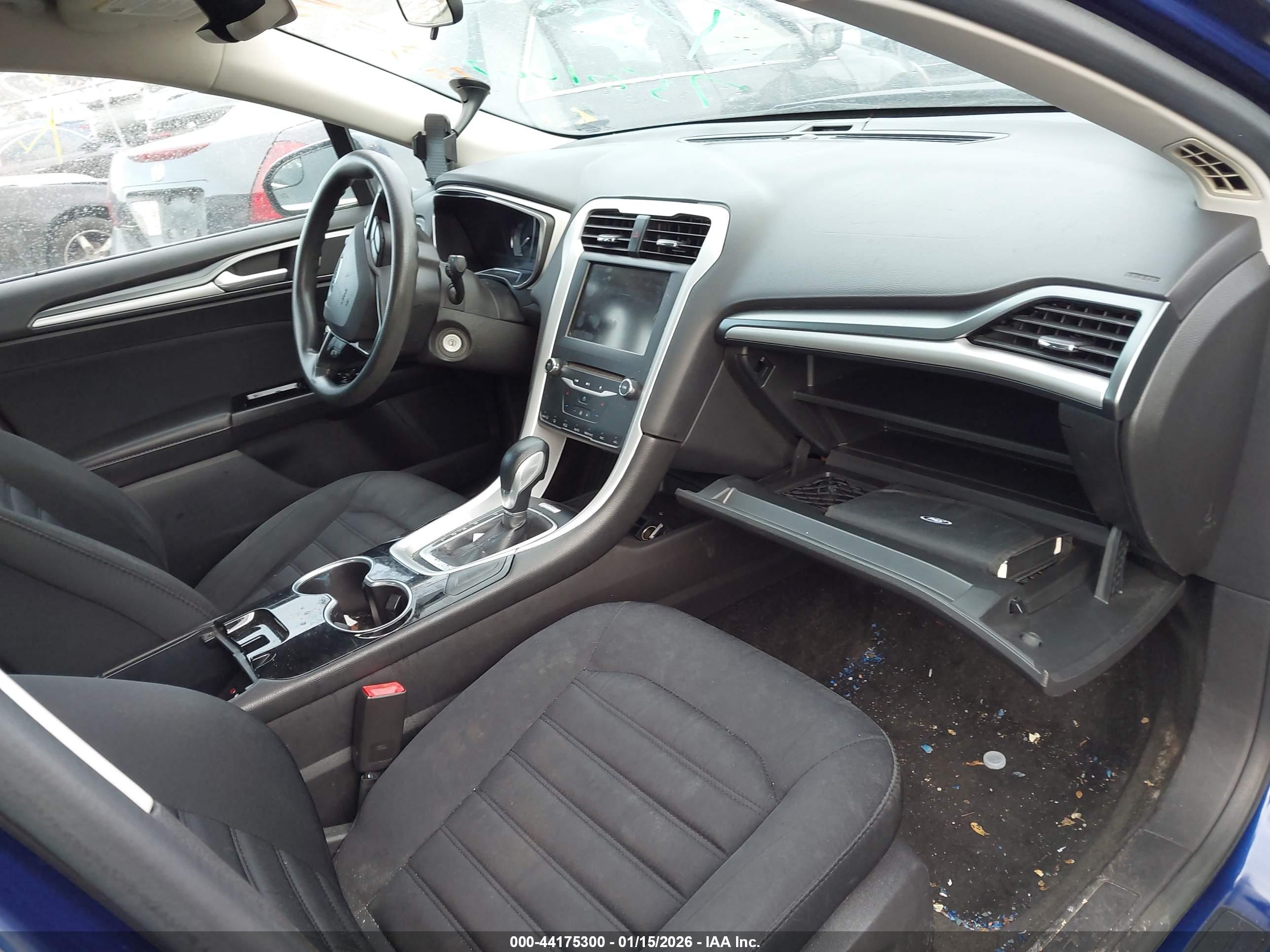 FORD FUSION image 5