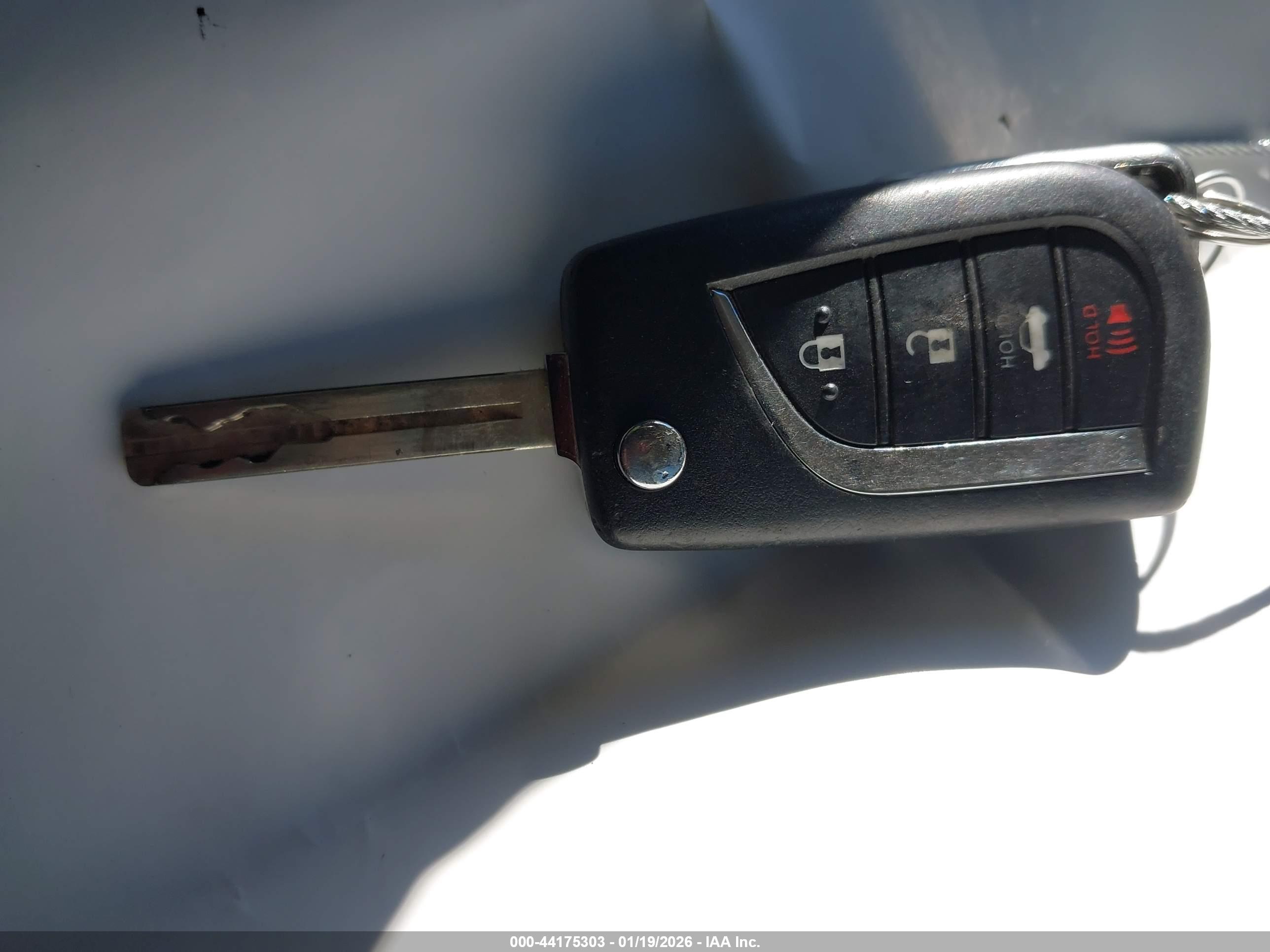 TOYOTA COROLLA image 11