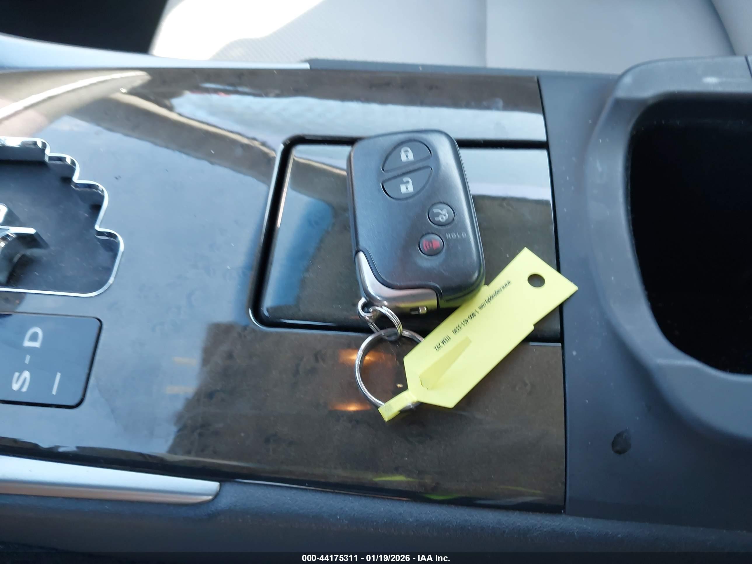 LEXUS IS image 11