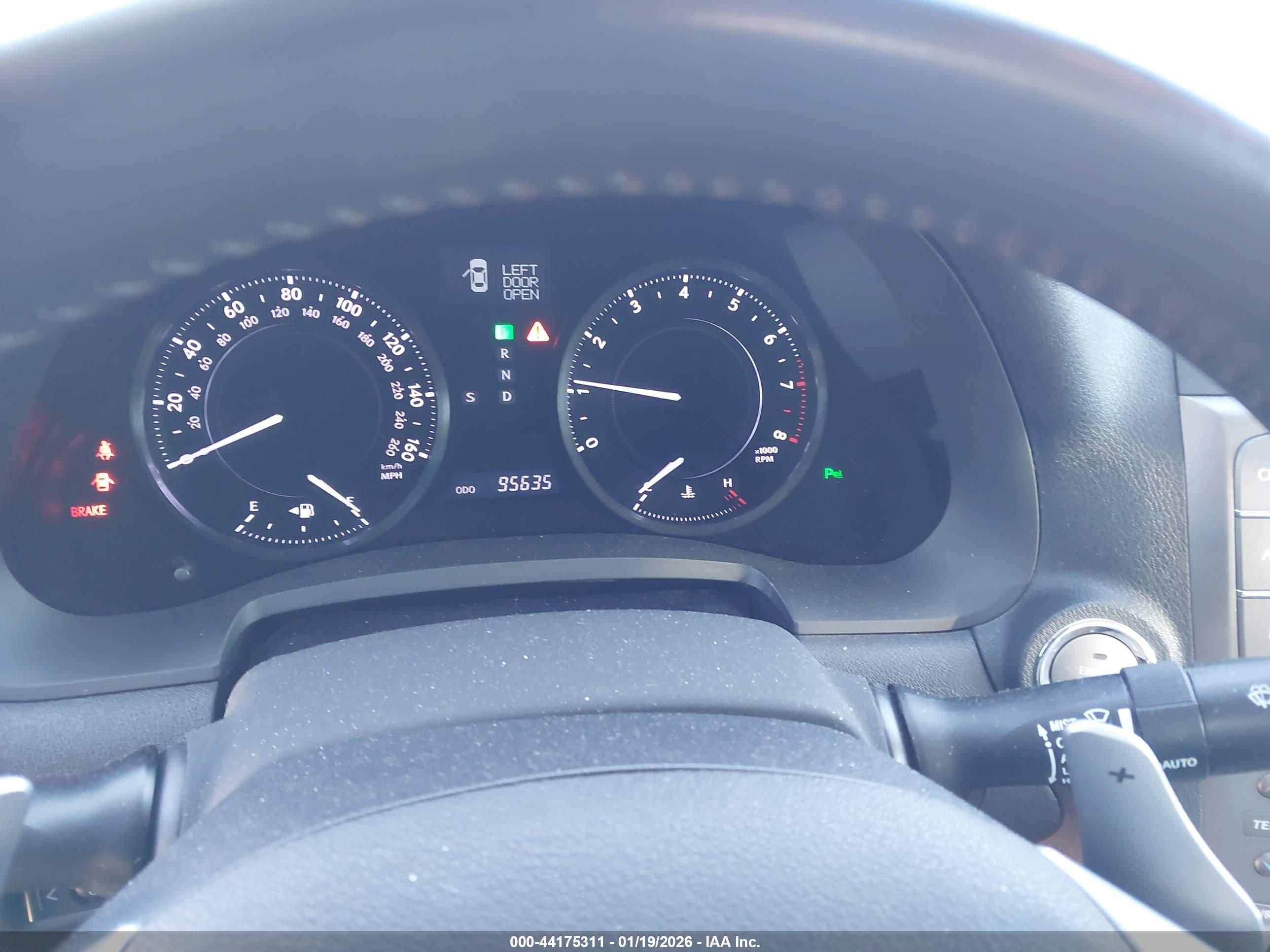 LEXUS IS image 7