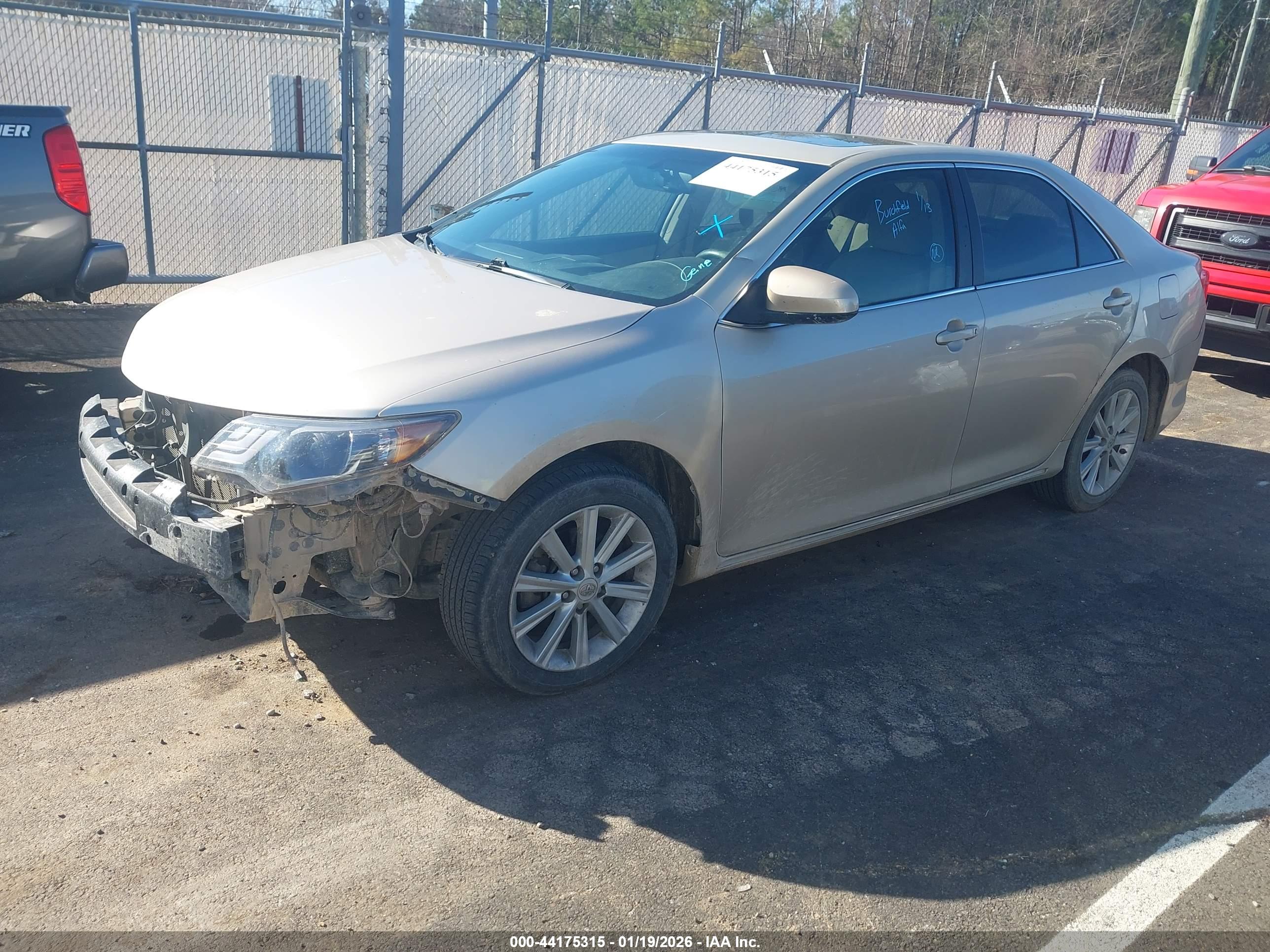 TOYOTA CAMRY image 2
